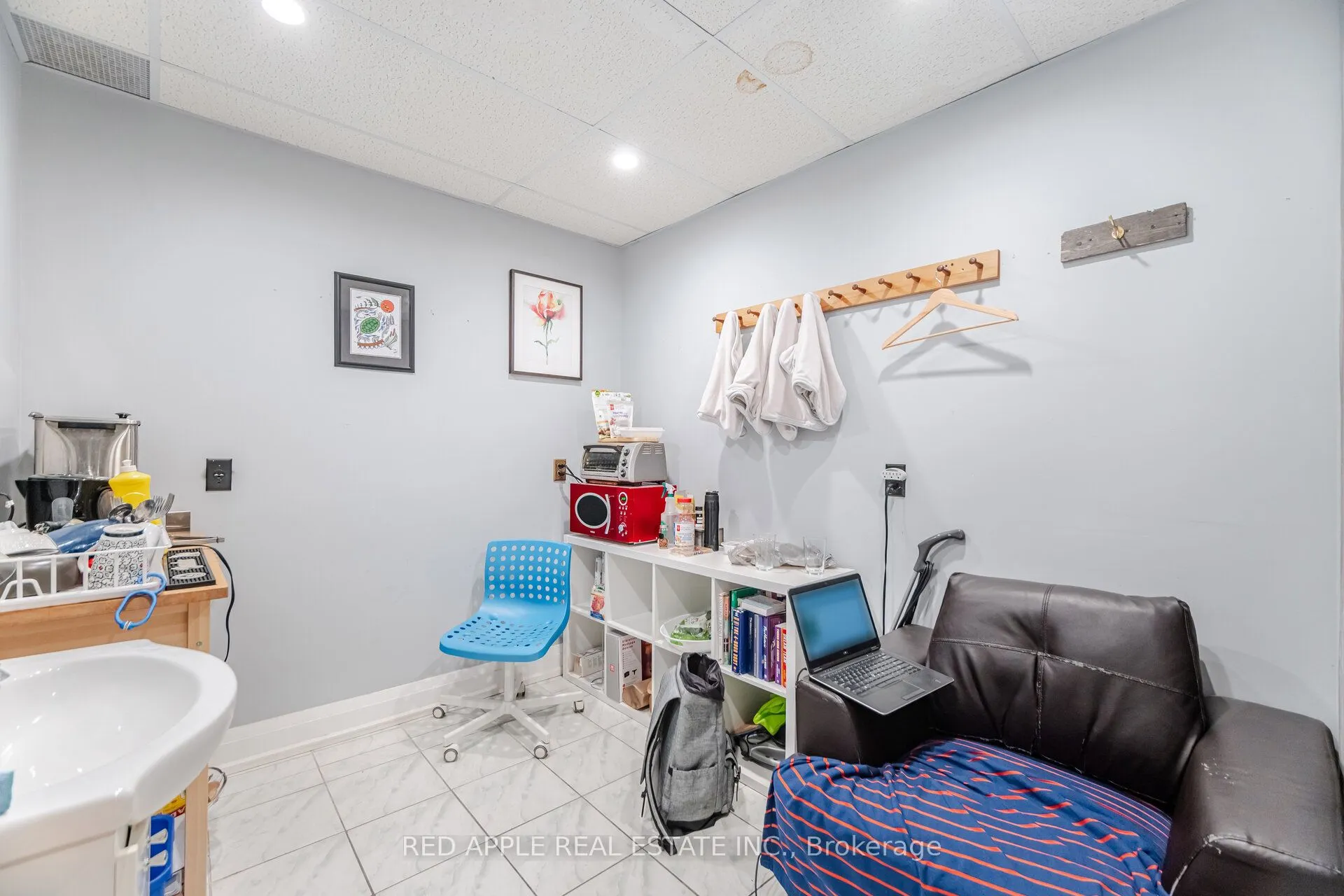 799 Bloor Street W