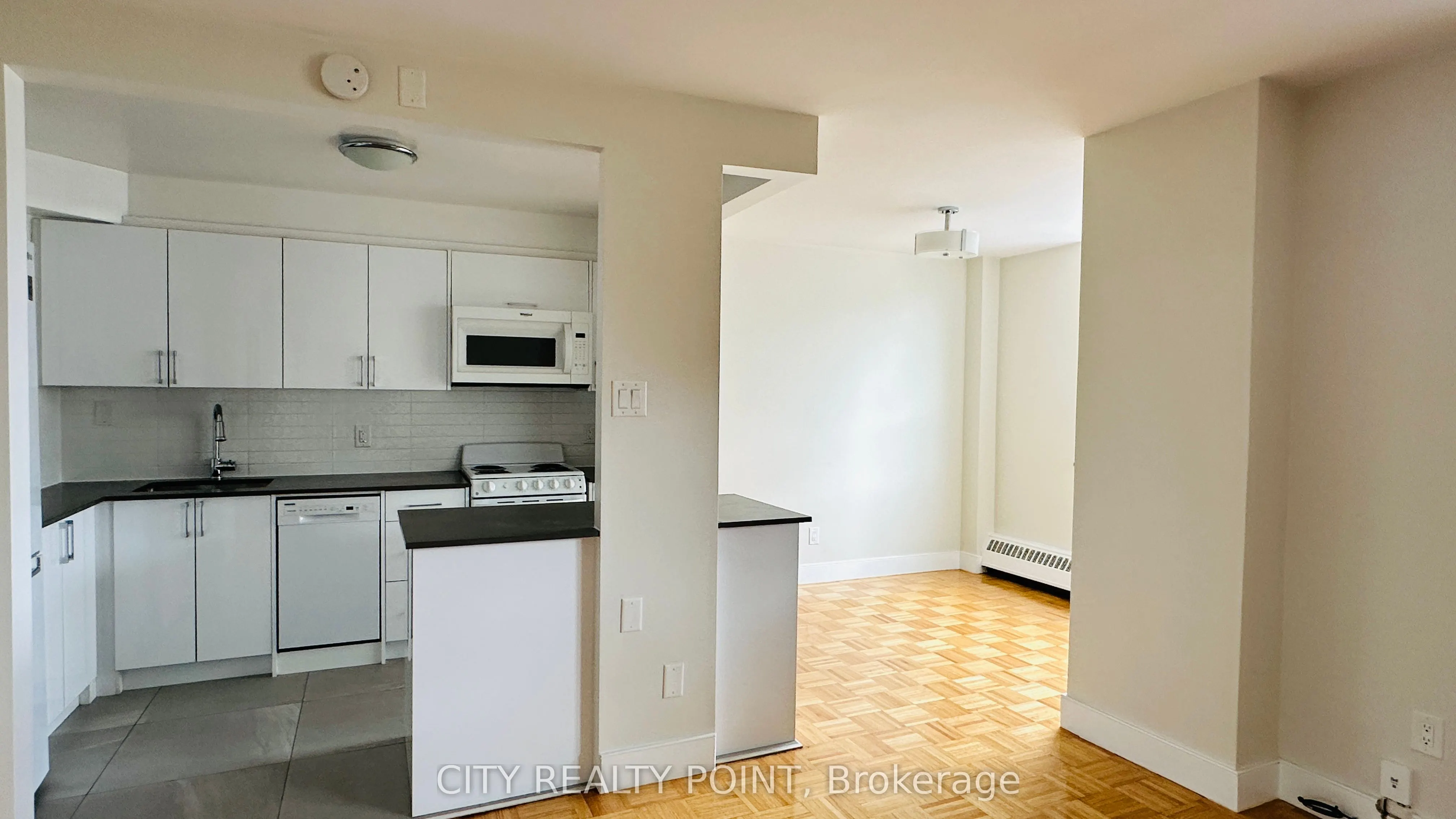 490 Eglinton Street E, #506