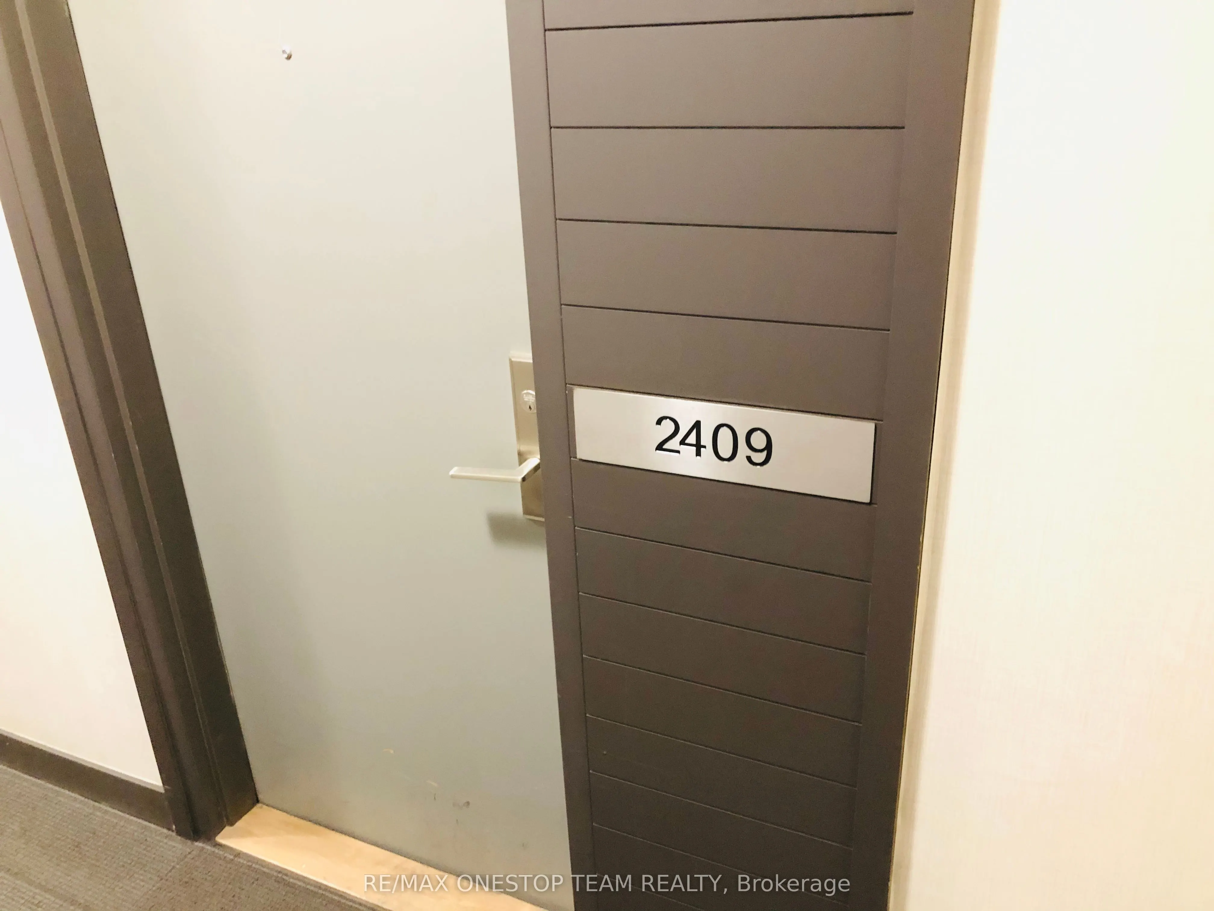 126 Simcoe Street, #2409