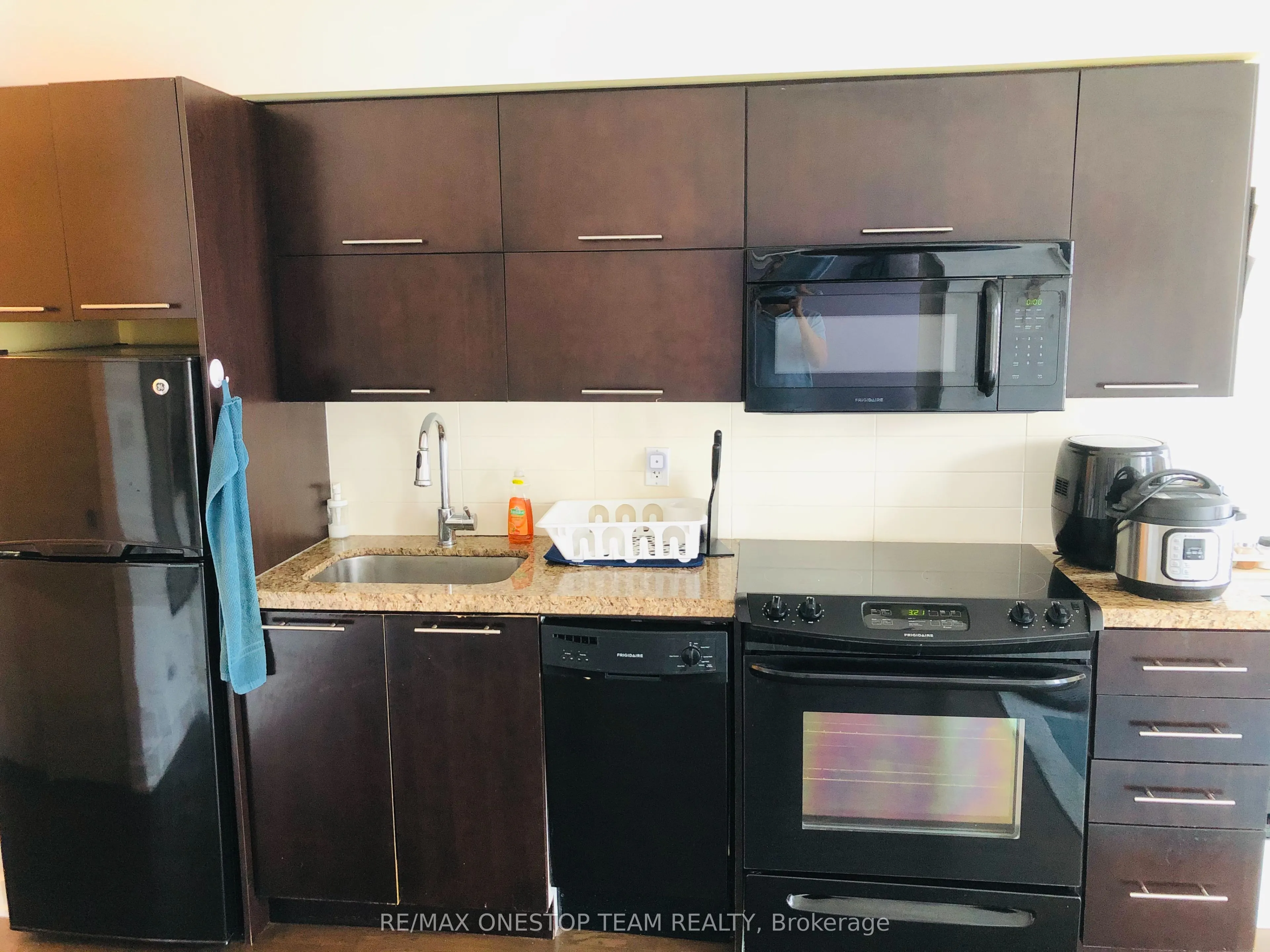 126 Simcoe Street, #2409