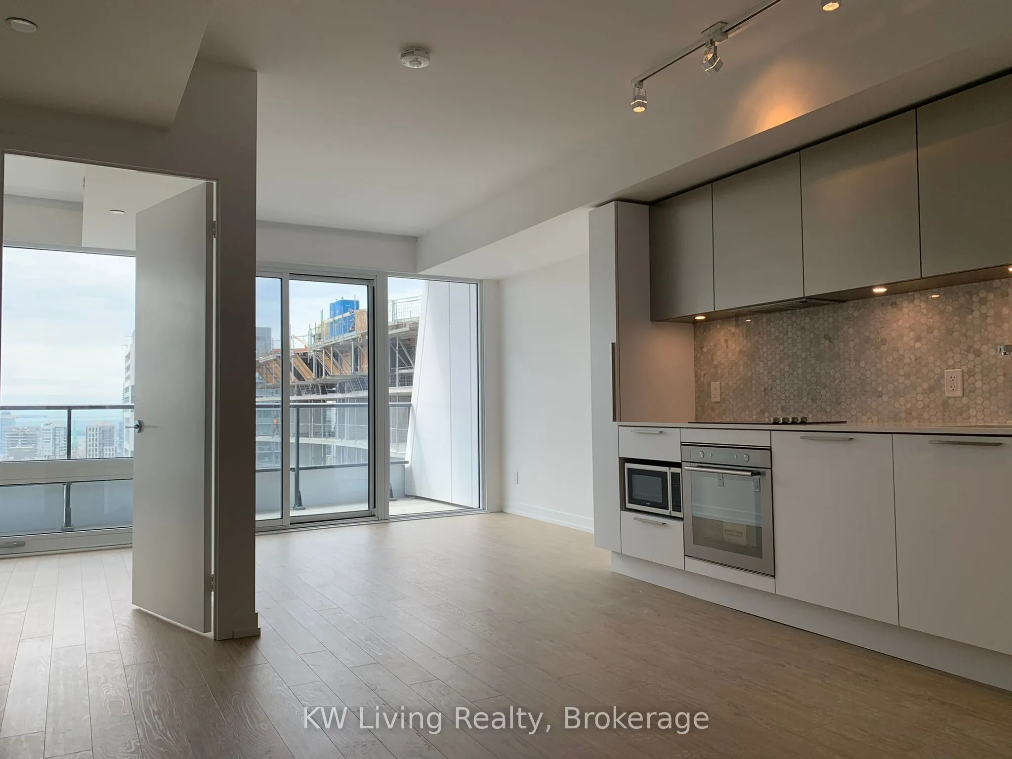 85 Wood Street, #3217