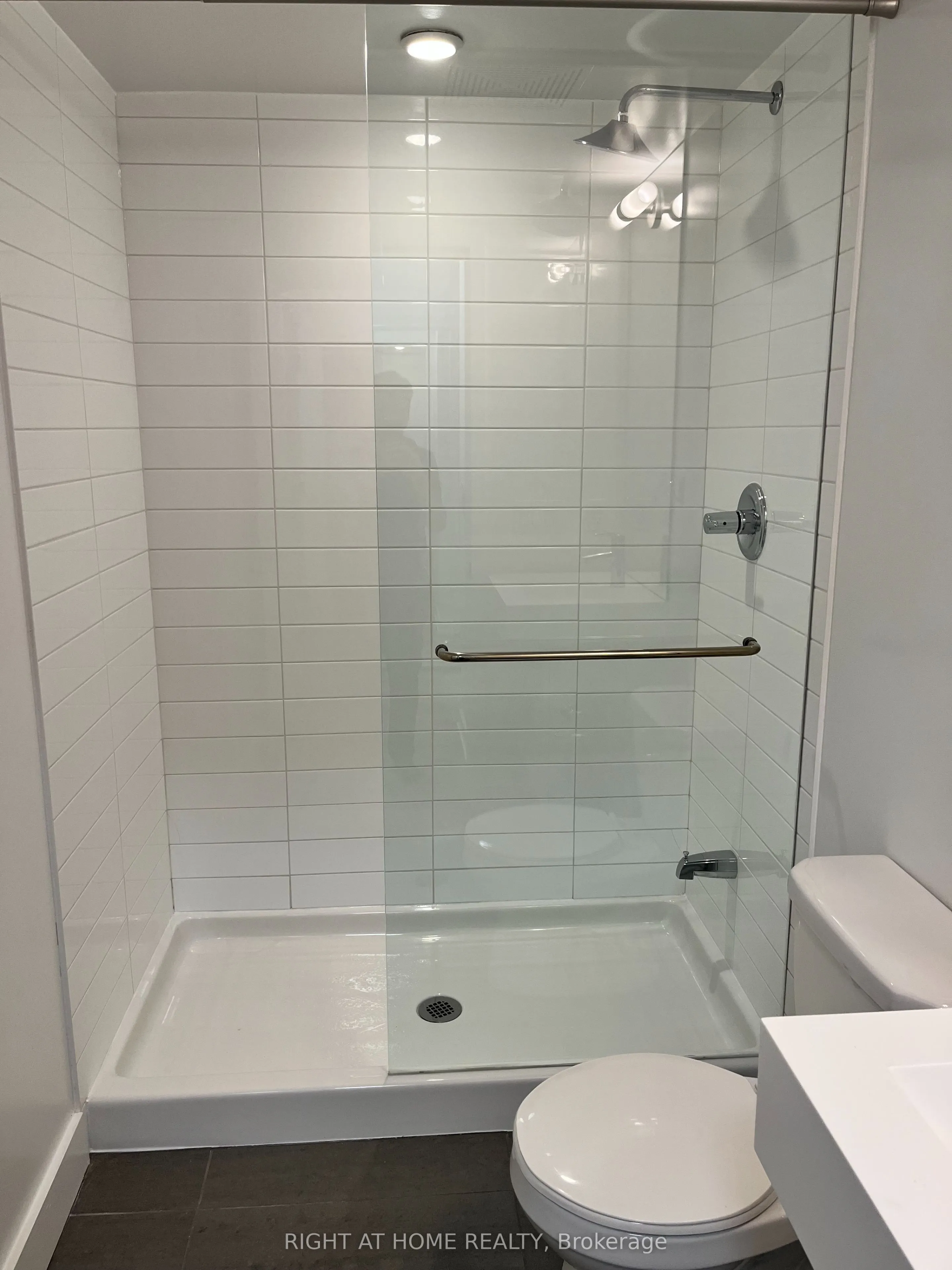 38 Dan Leckie Way, #202