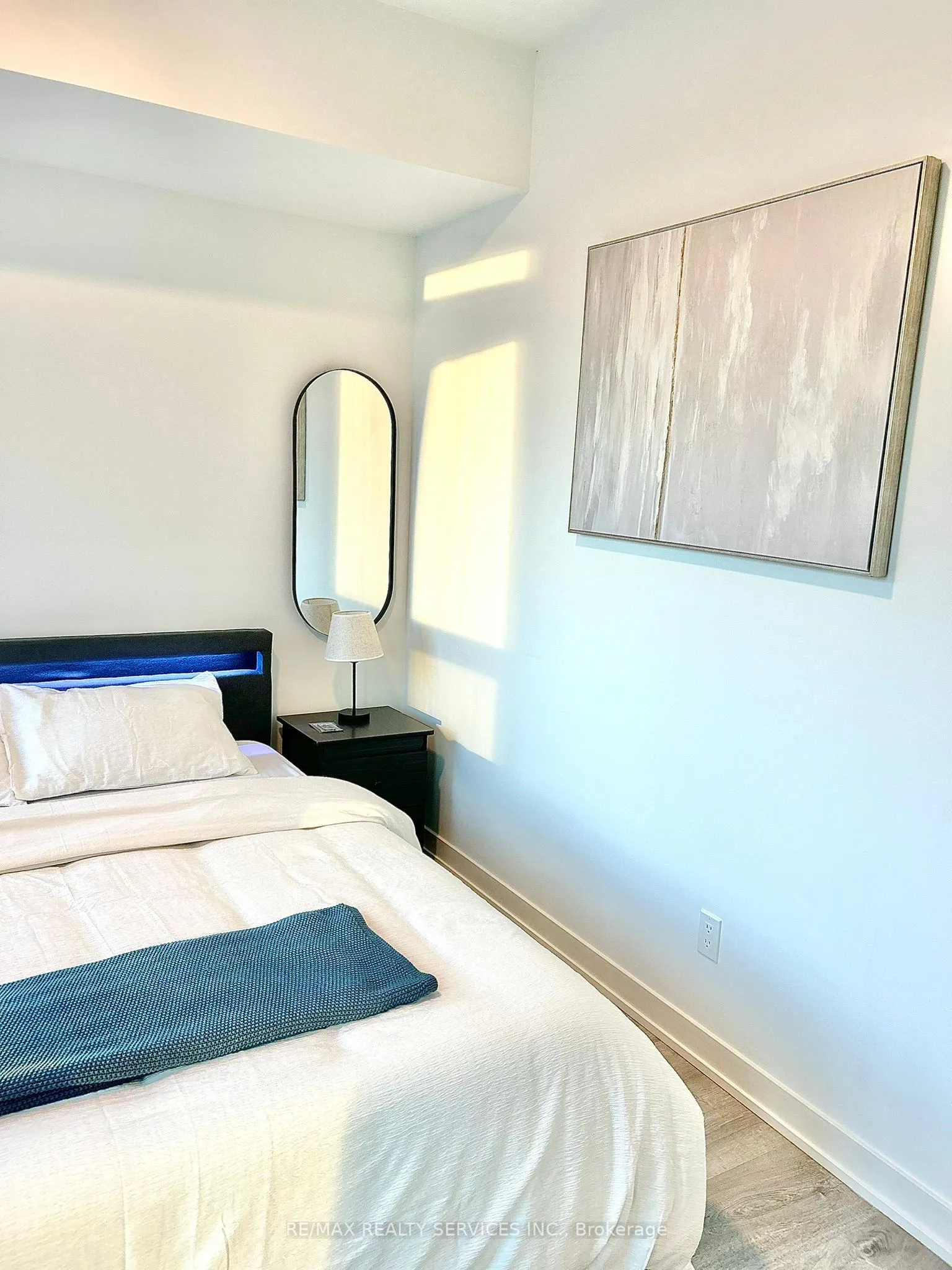 327 King Street W, #4106