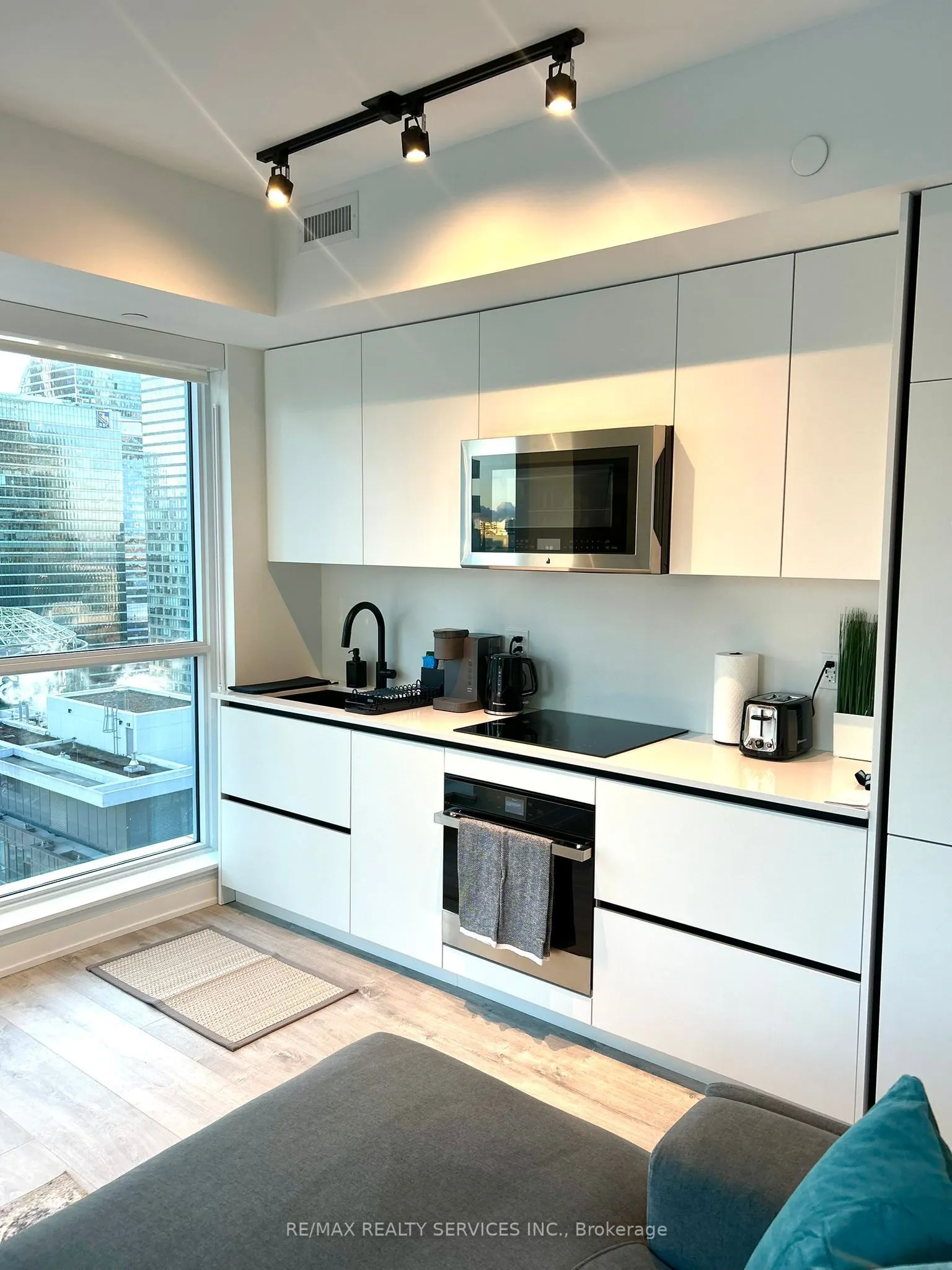 327 King Street W, #4106
