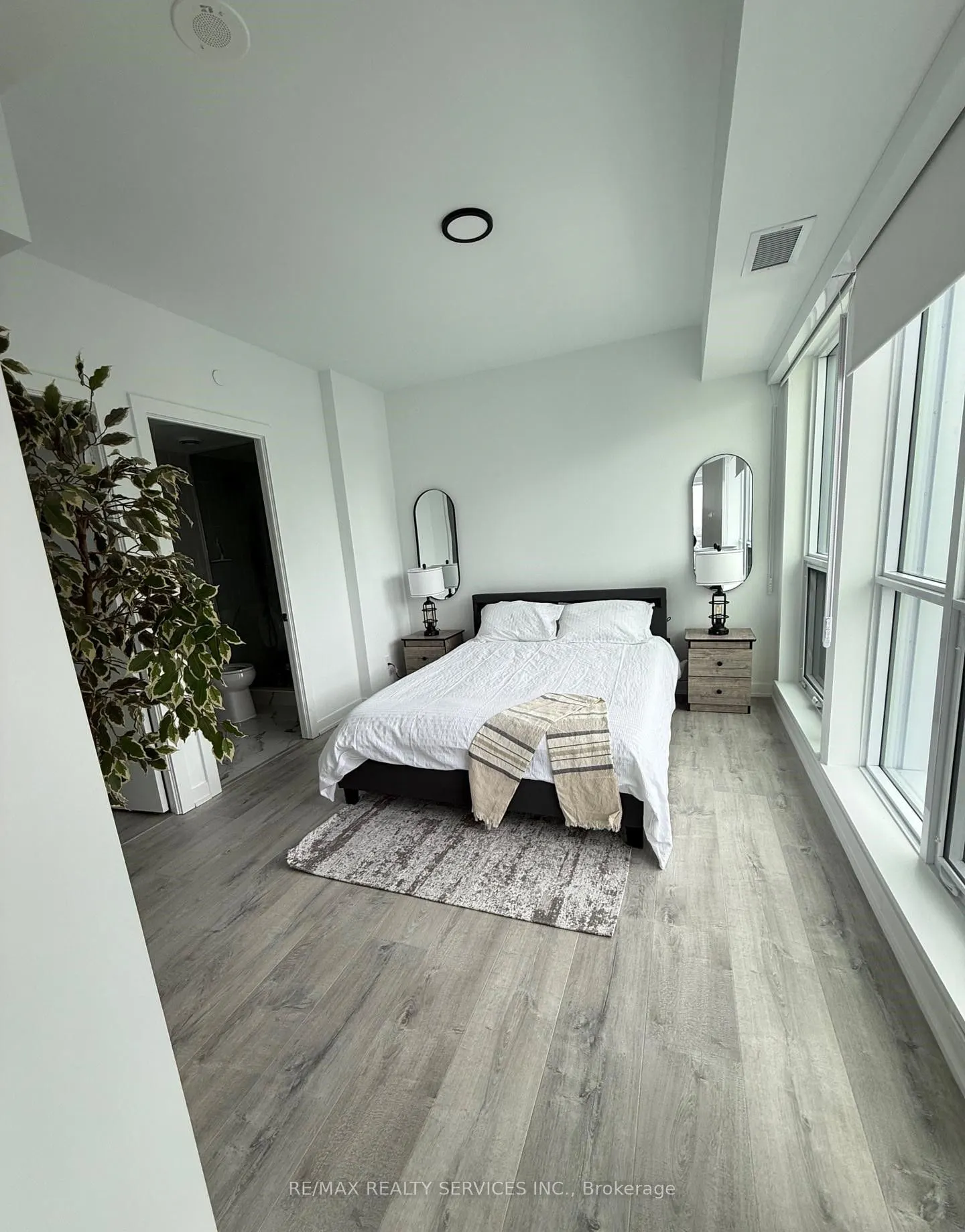 327 King Street W, #4106