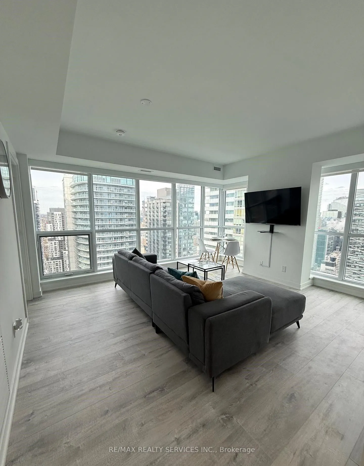 327 King Street W, #4106