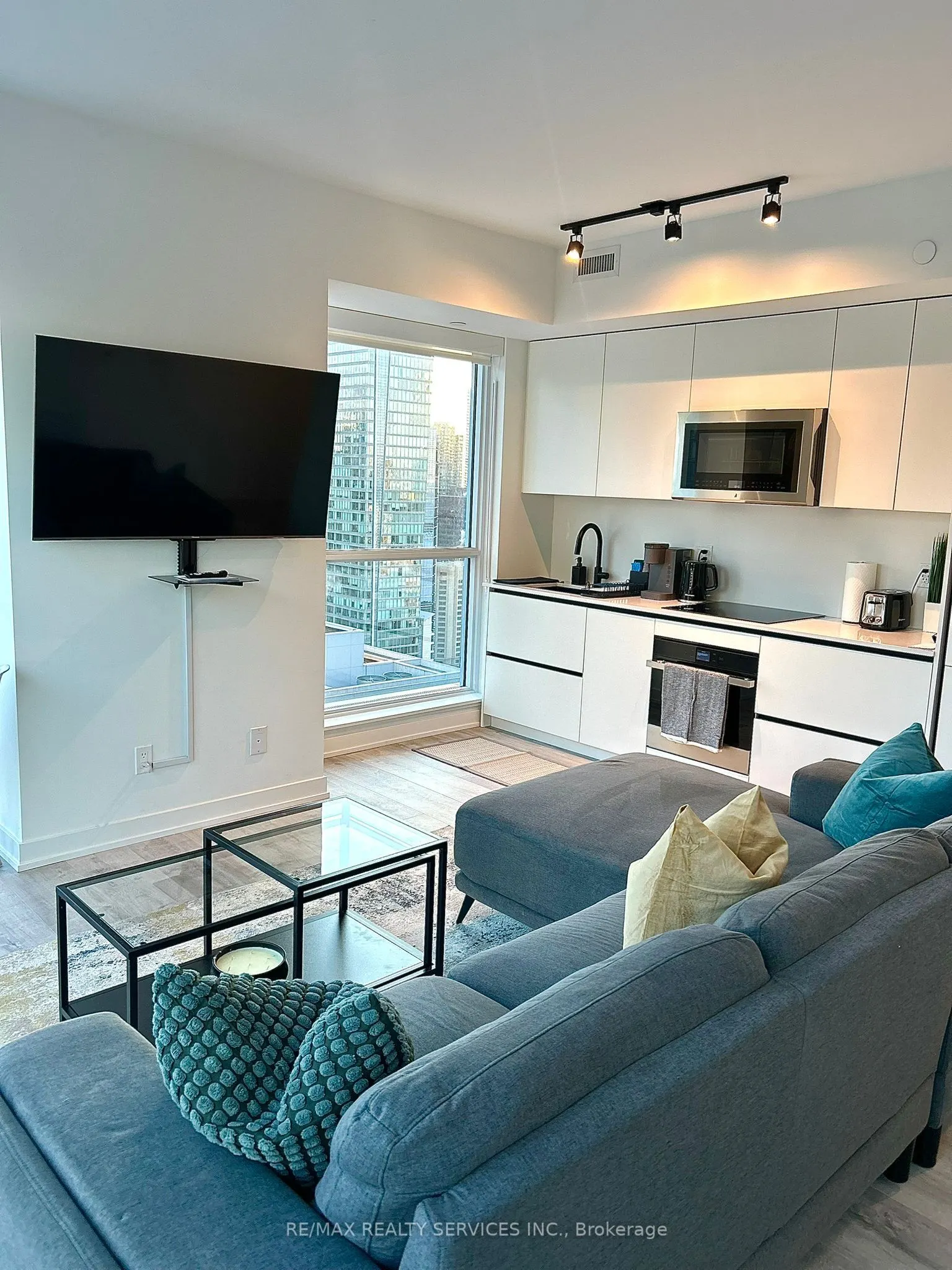 327 King Street W, #4106