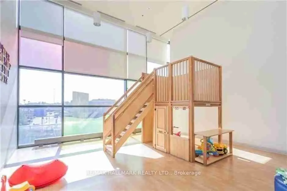 19 Singer Court, #1725
