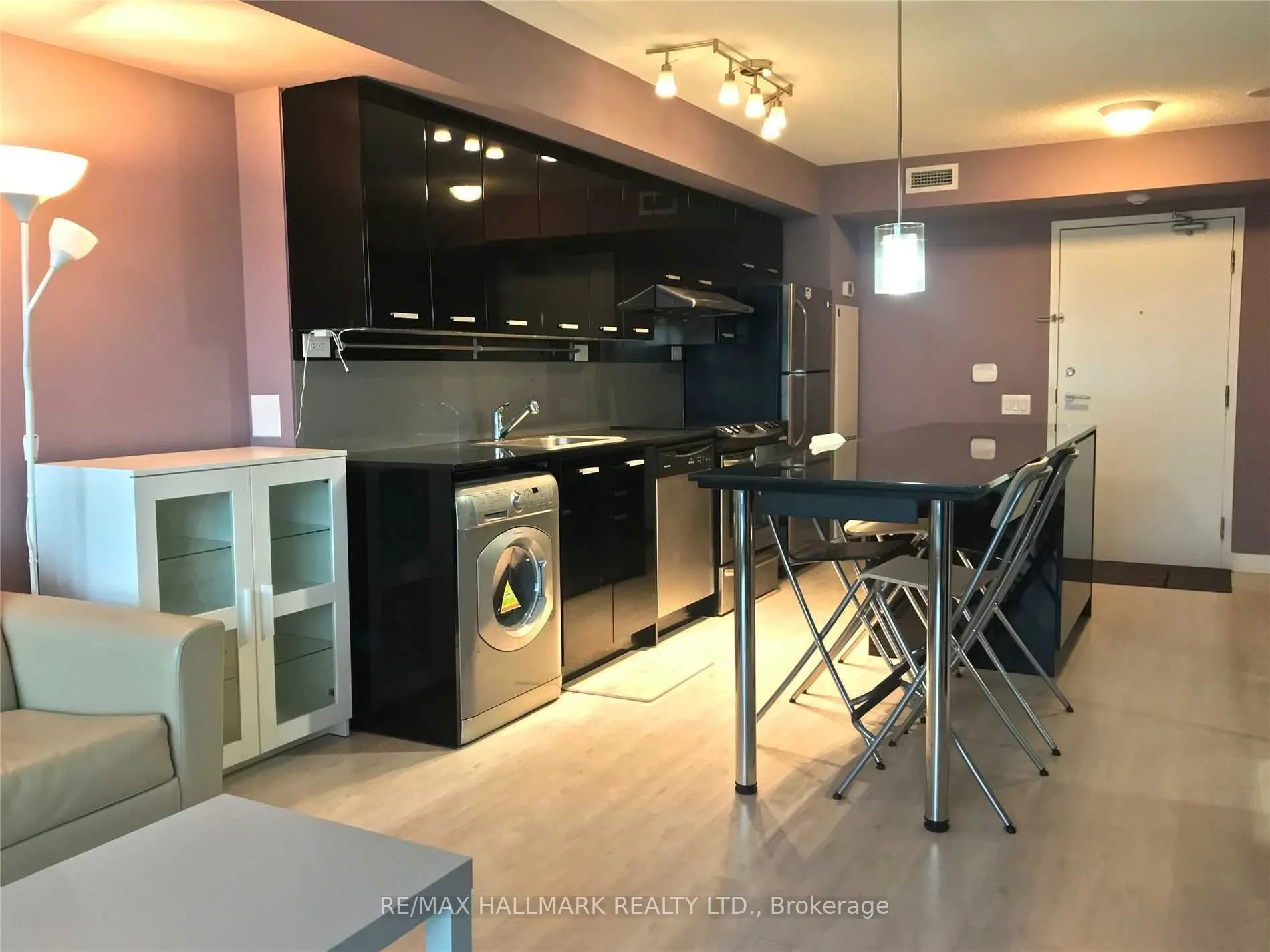 19 Singer Court, #1725
