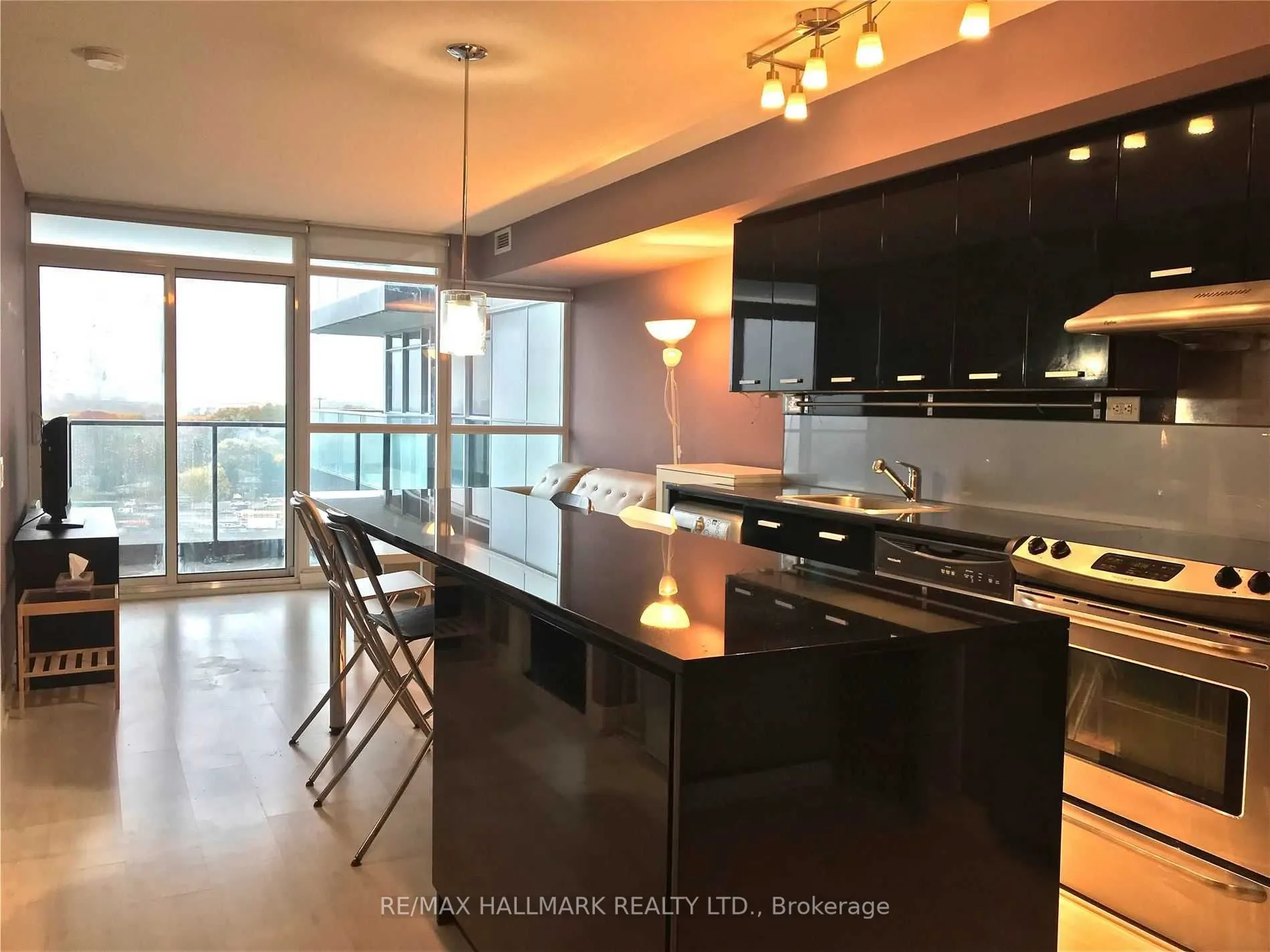 19 Singer Court, #1725