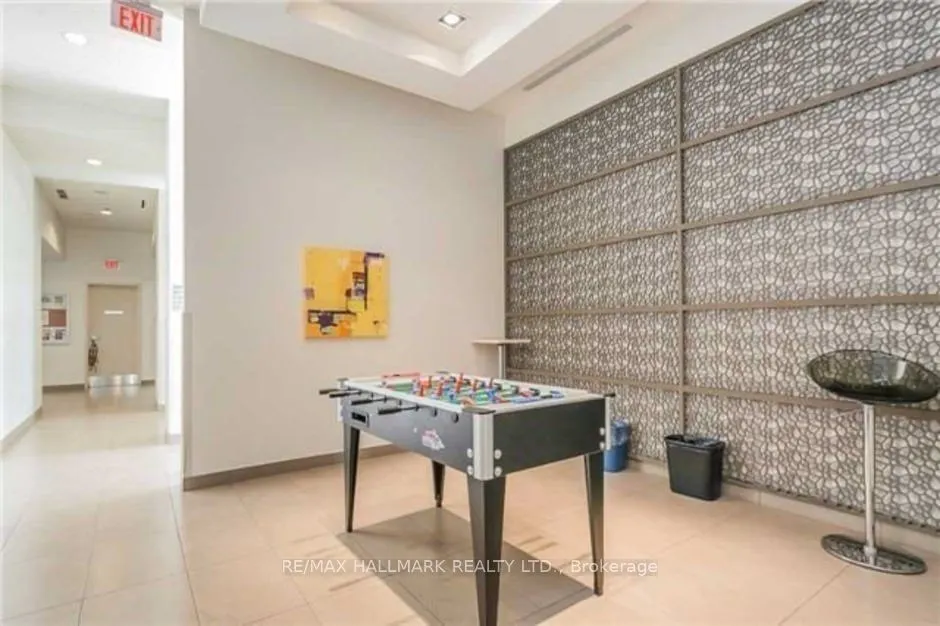 19 Singer Court, #1725