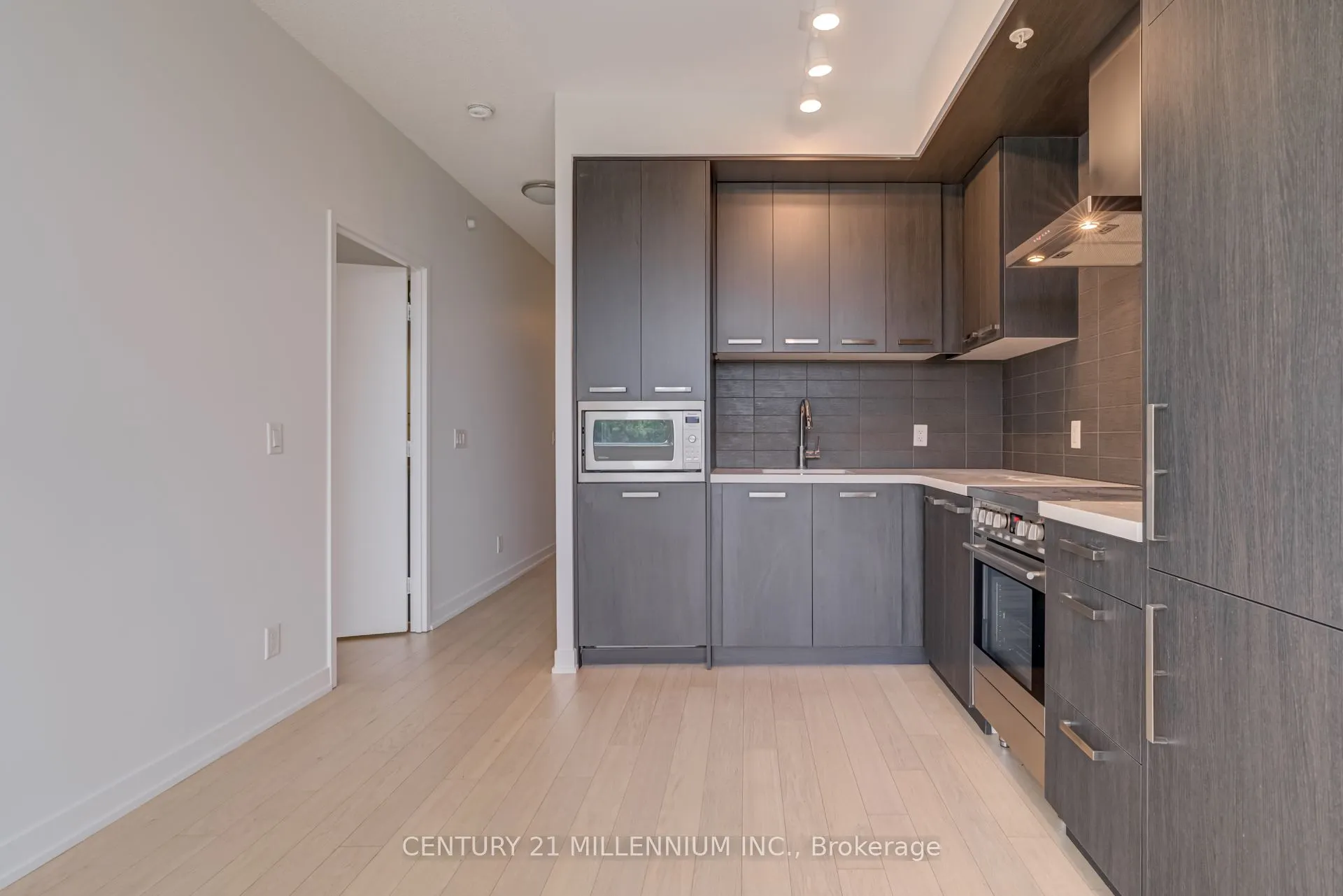 120 Bayview Avenue, #N417
