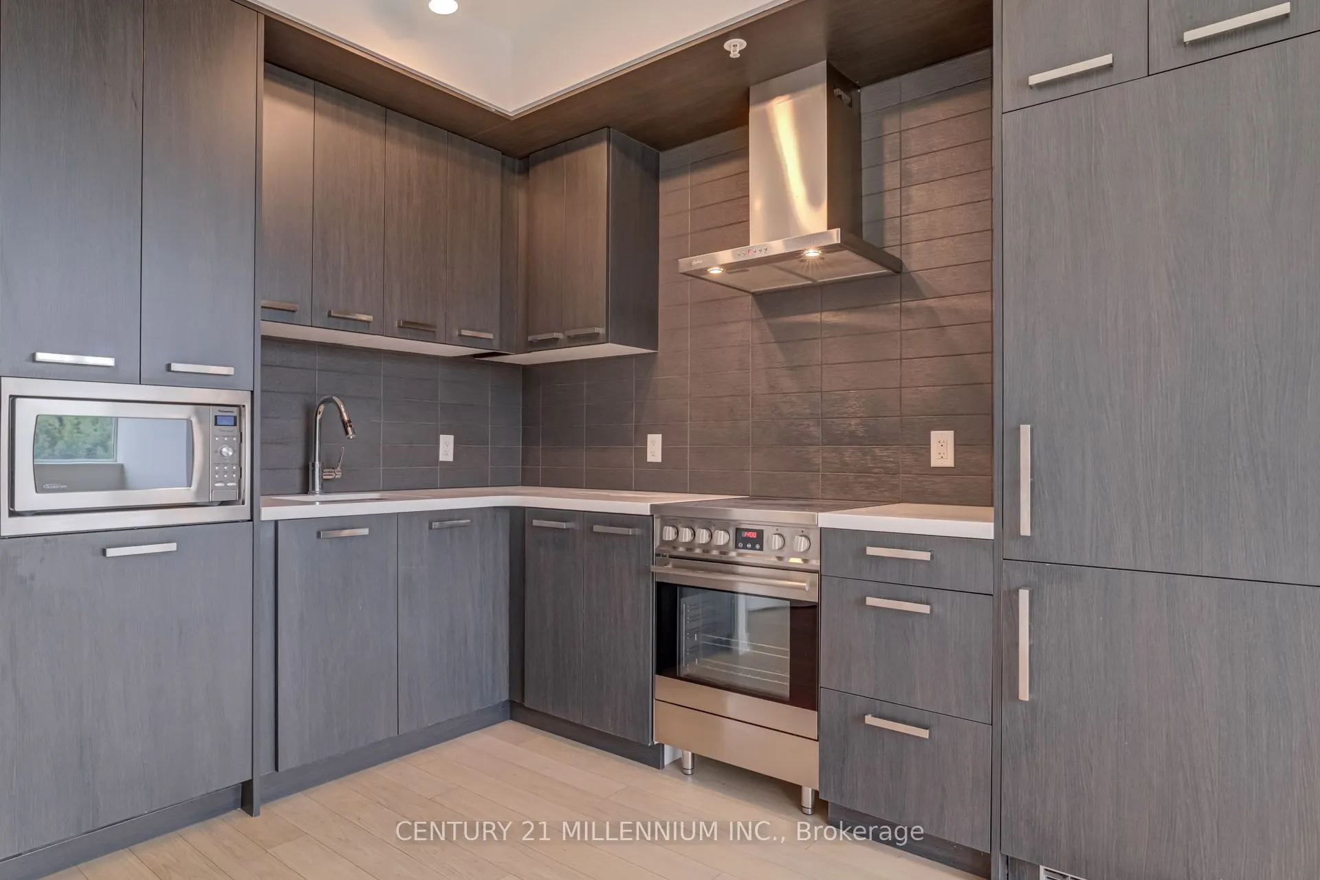 120 Bayview Avenue, #N417