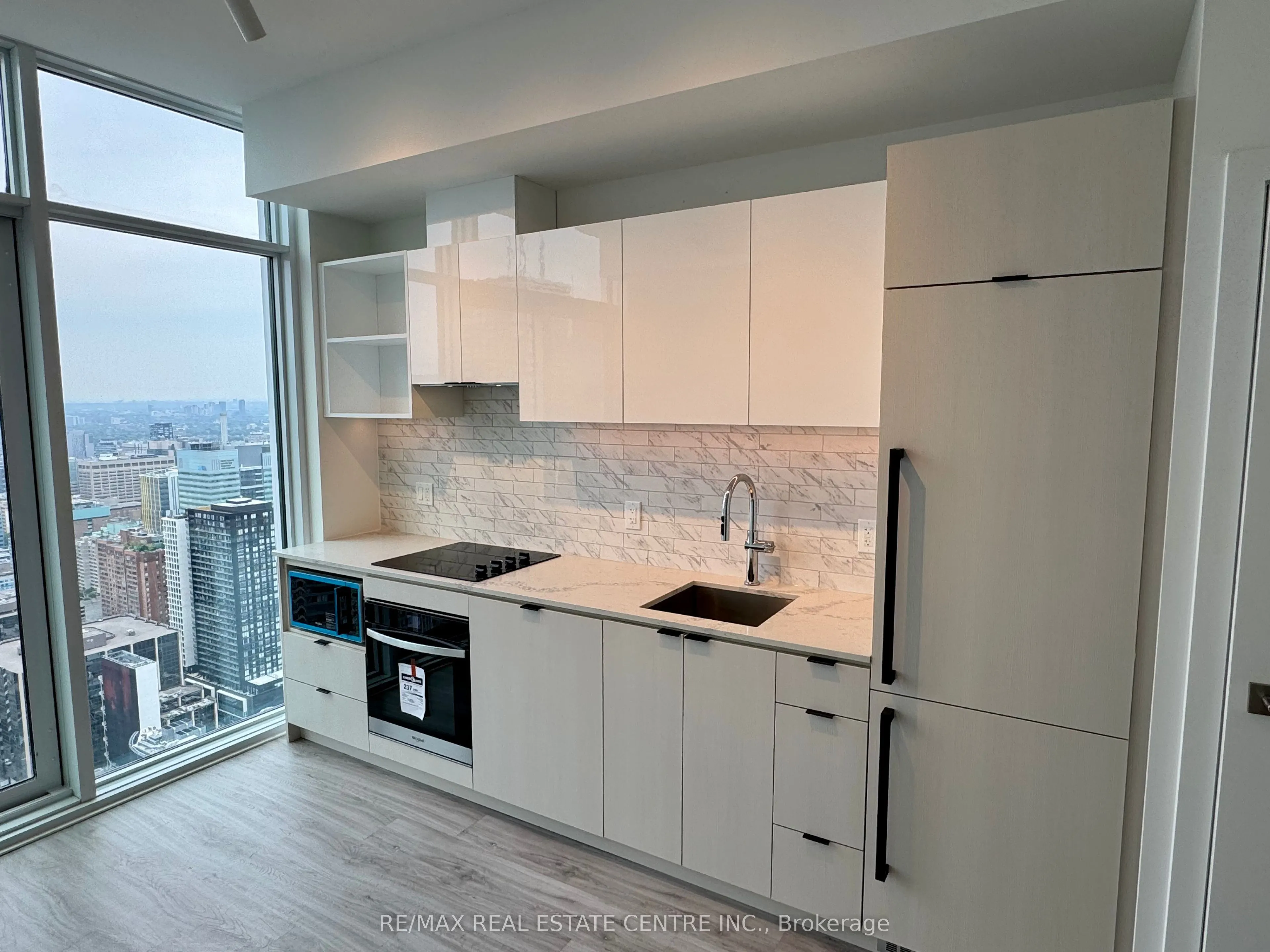 252 Church Street, #PH02