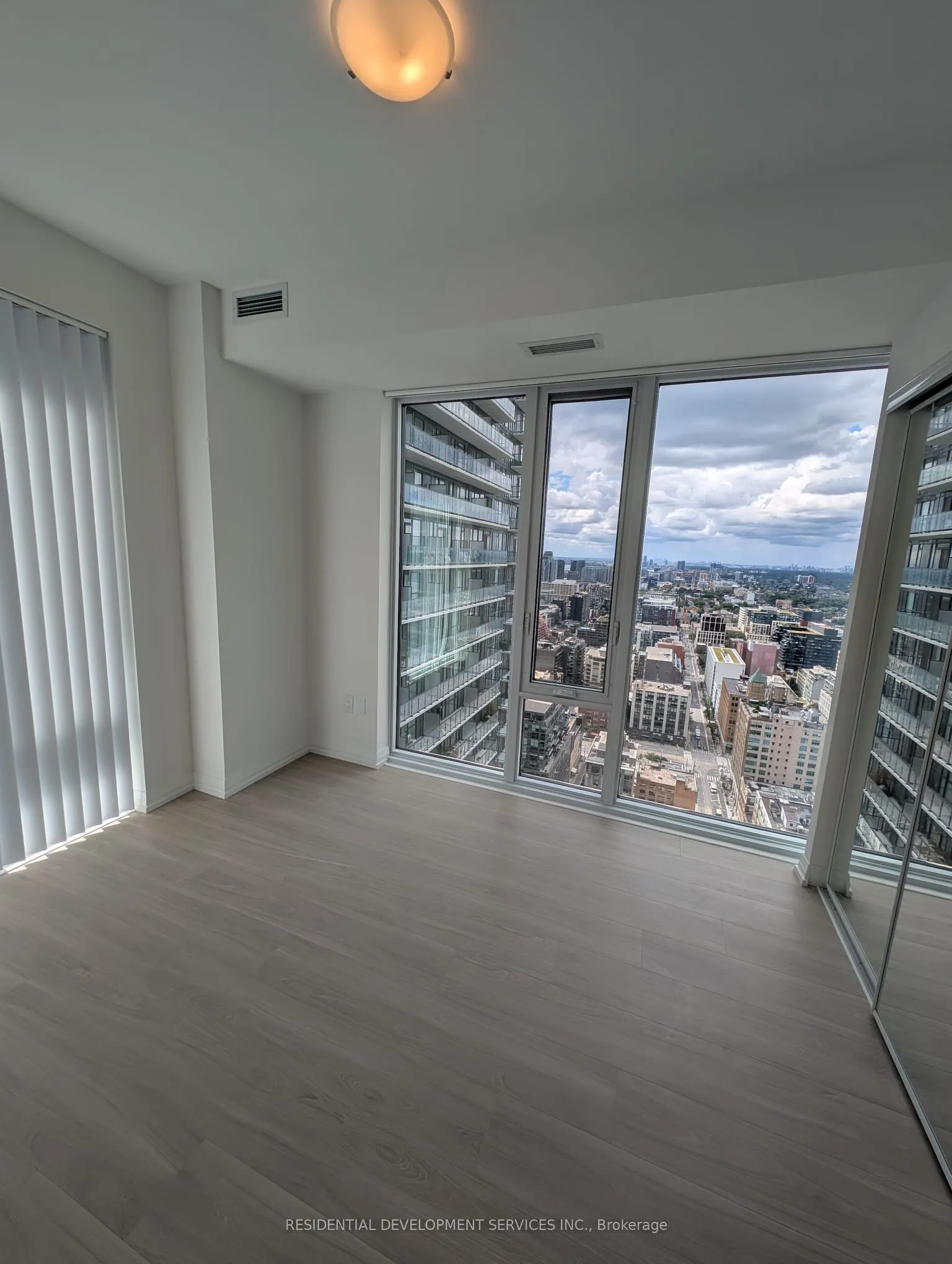 28 Widmer Street, #4023