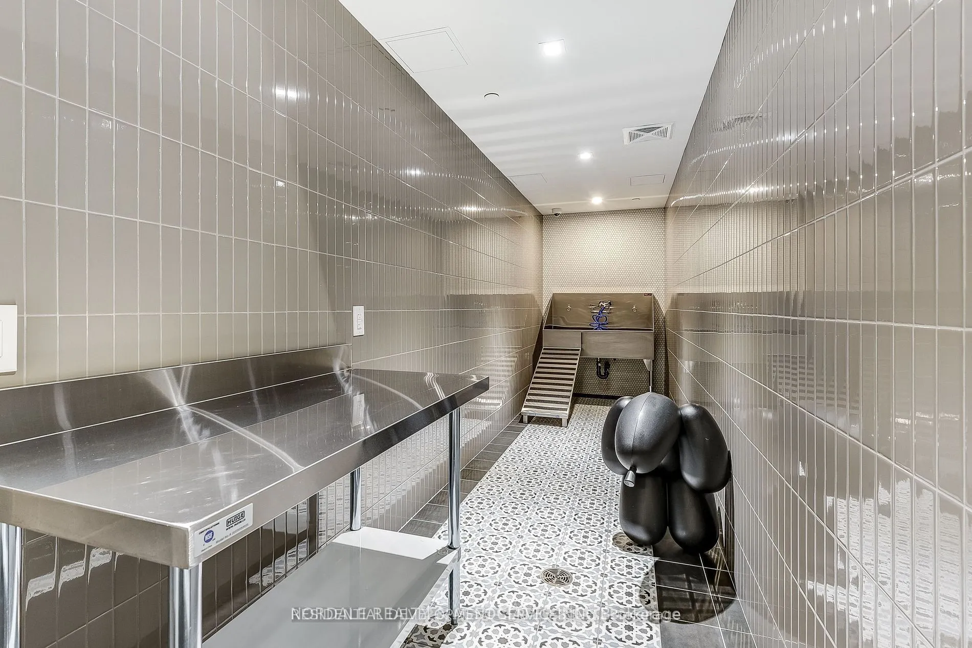 28 Widmer Street, #4023