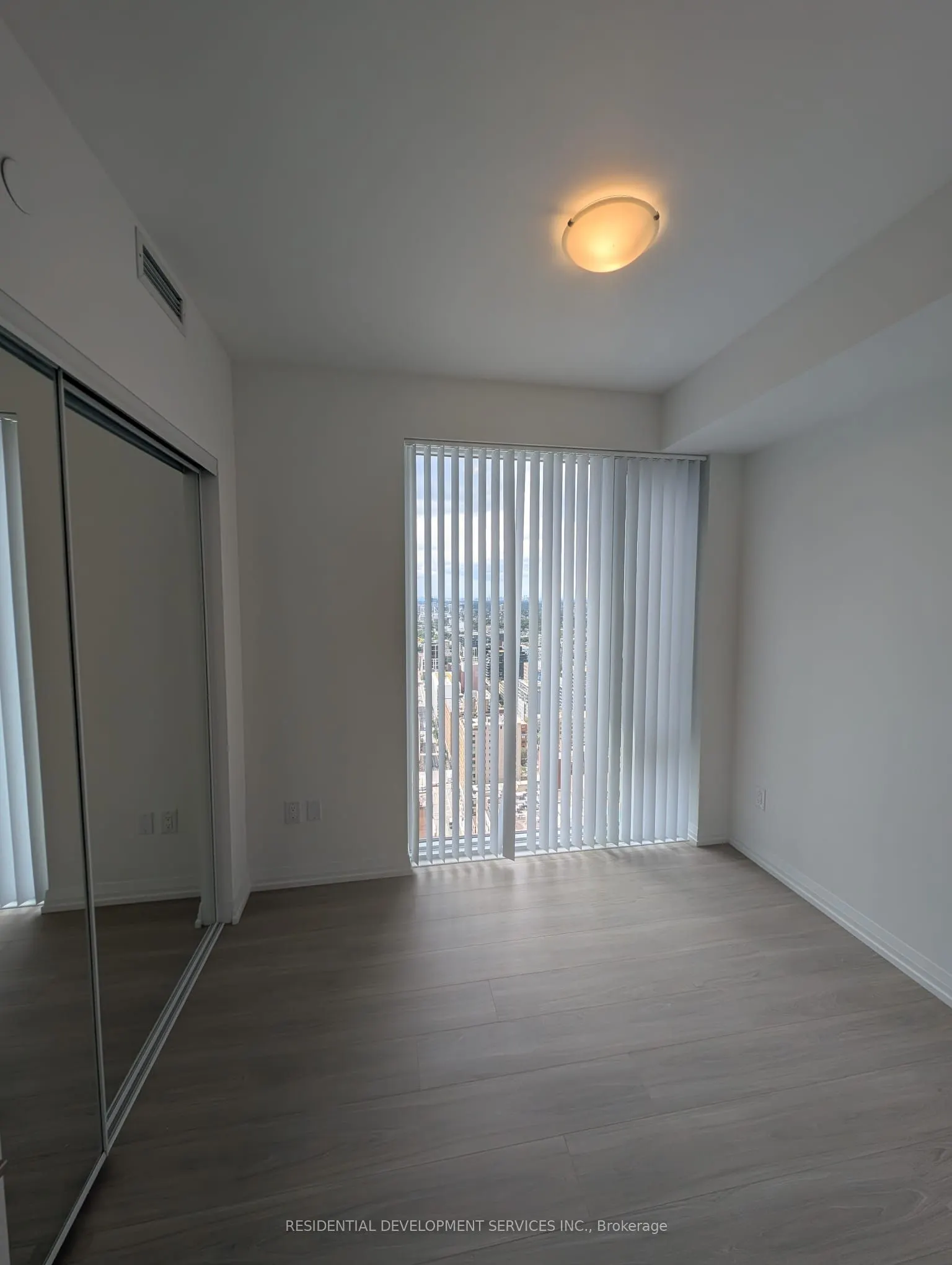 28 Widmer Street, #4023