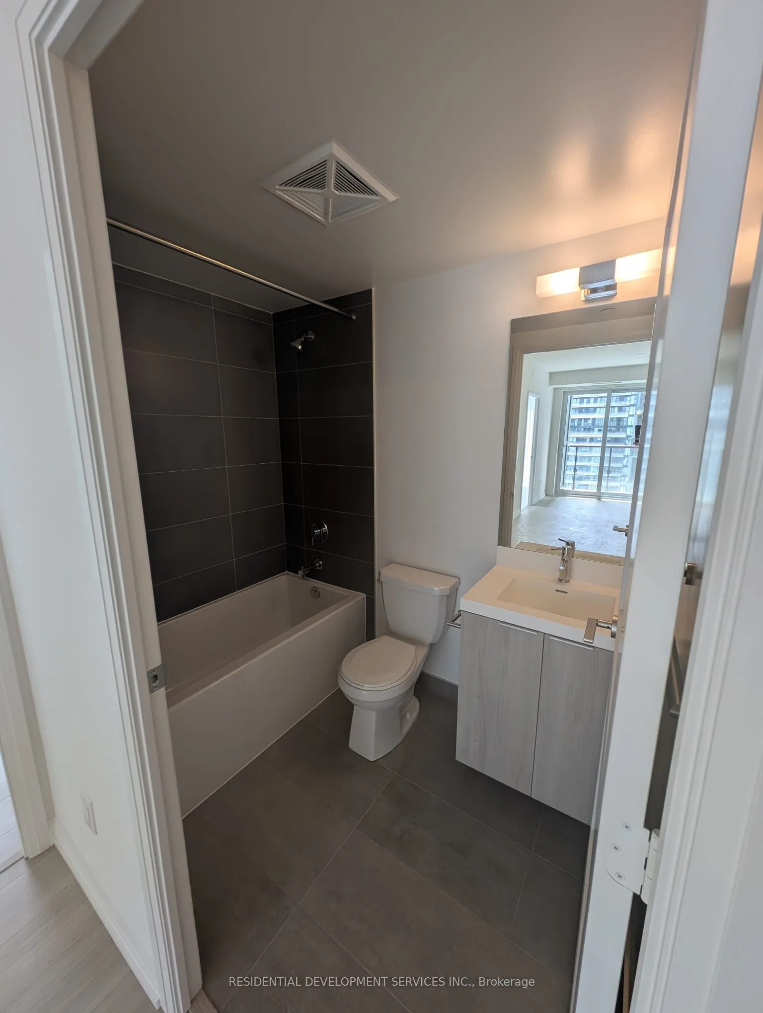28 Widmer Street, #4023