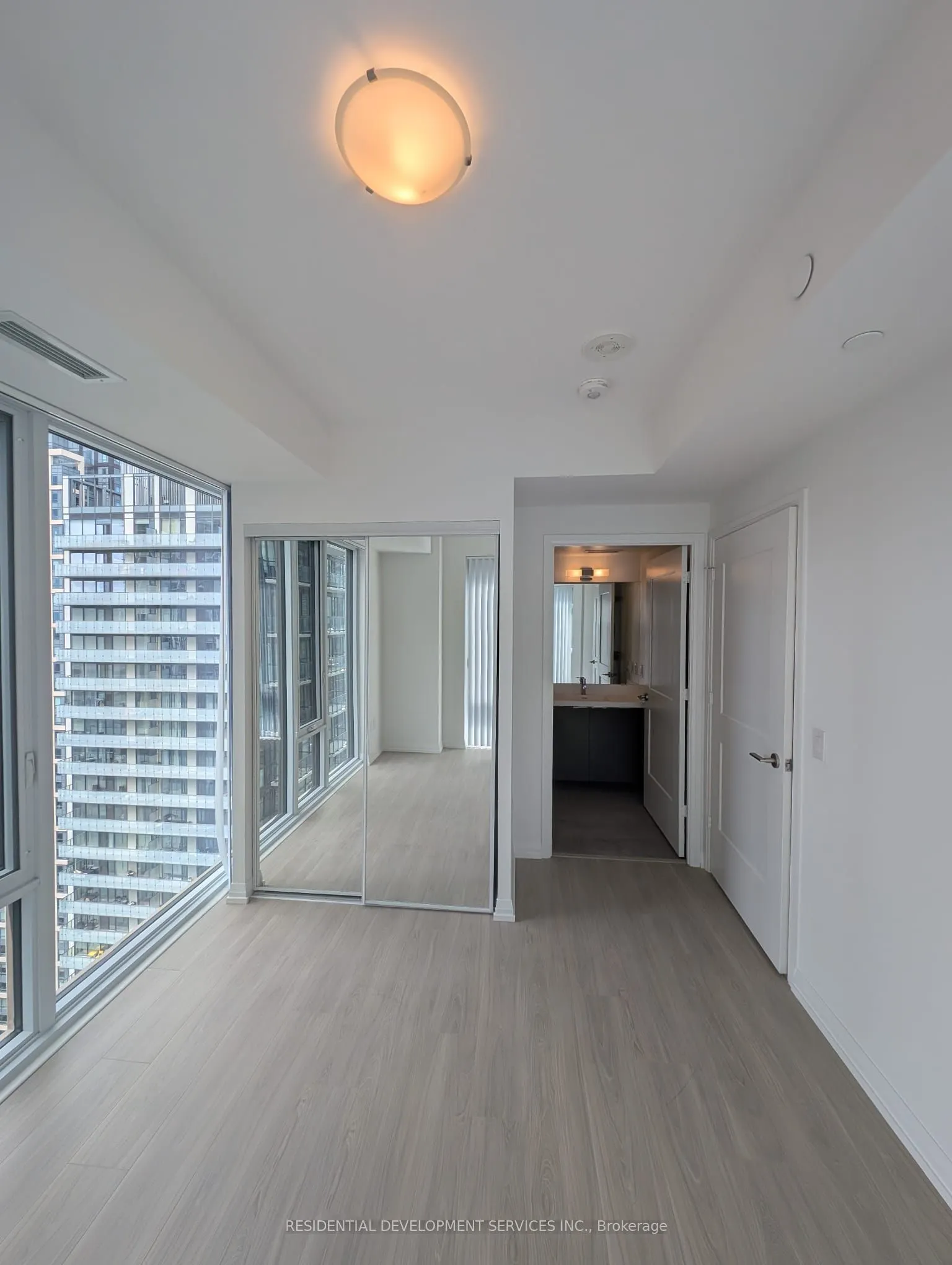 28 Widmer Street, #4023