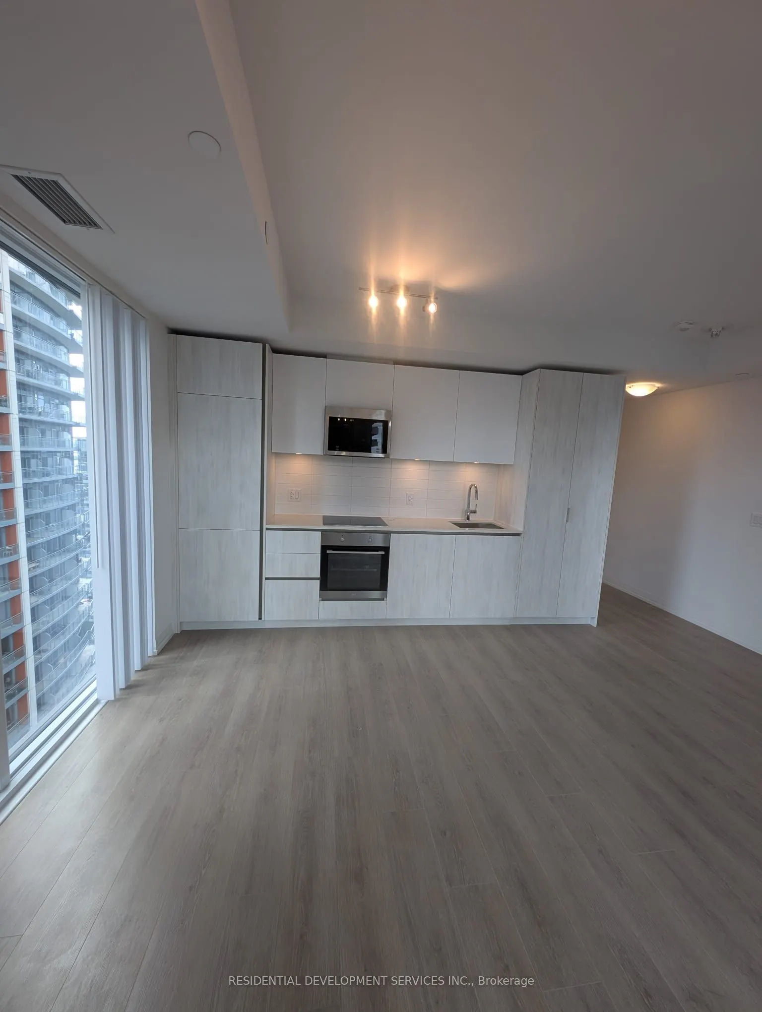 28 Widmer Street, #3628