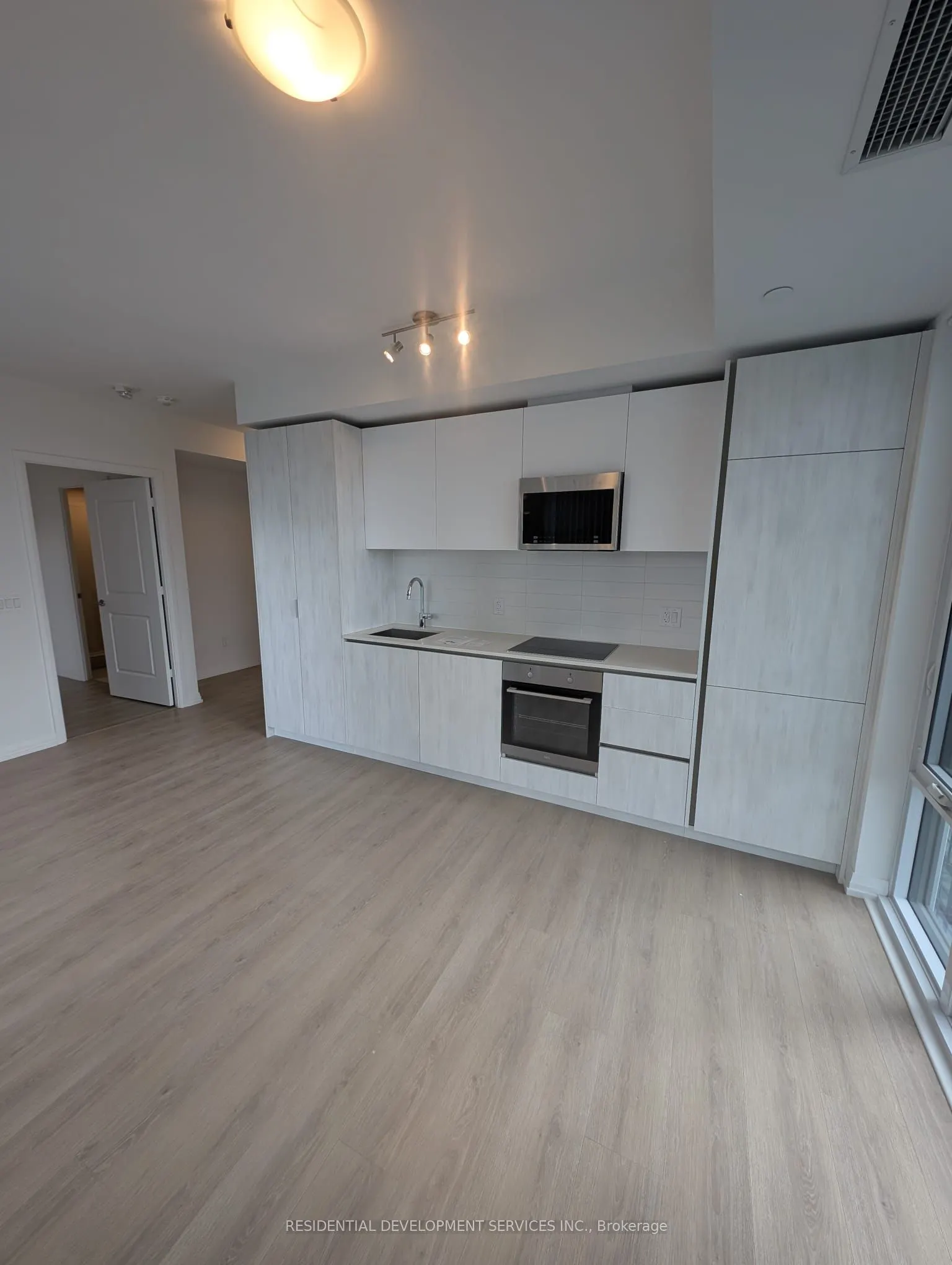 28 Widmer Street, #3825