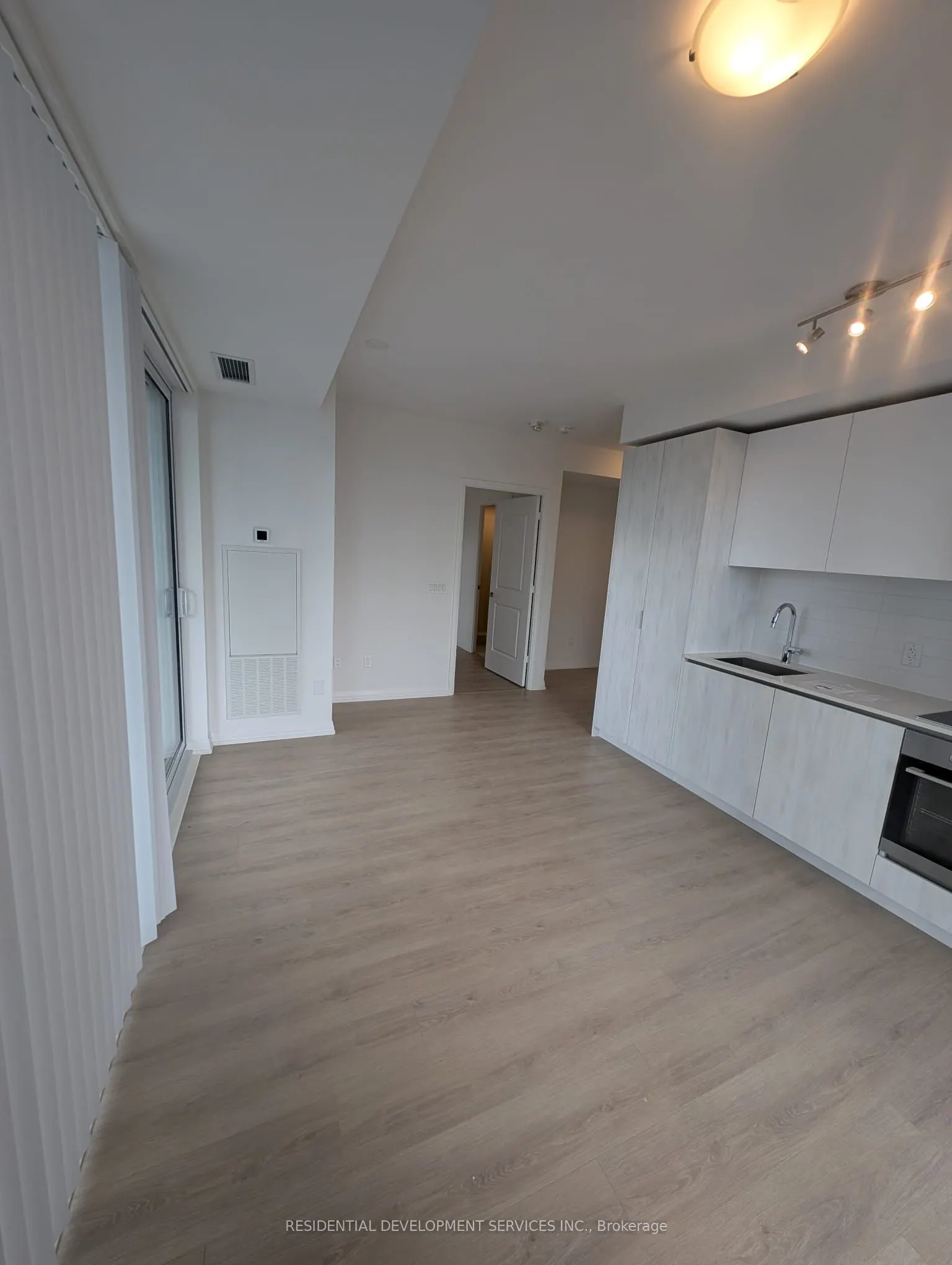 28 Widmer Street, #3825
