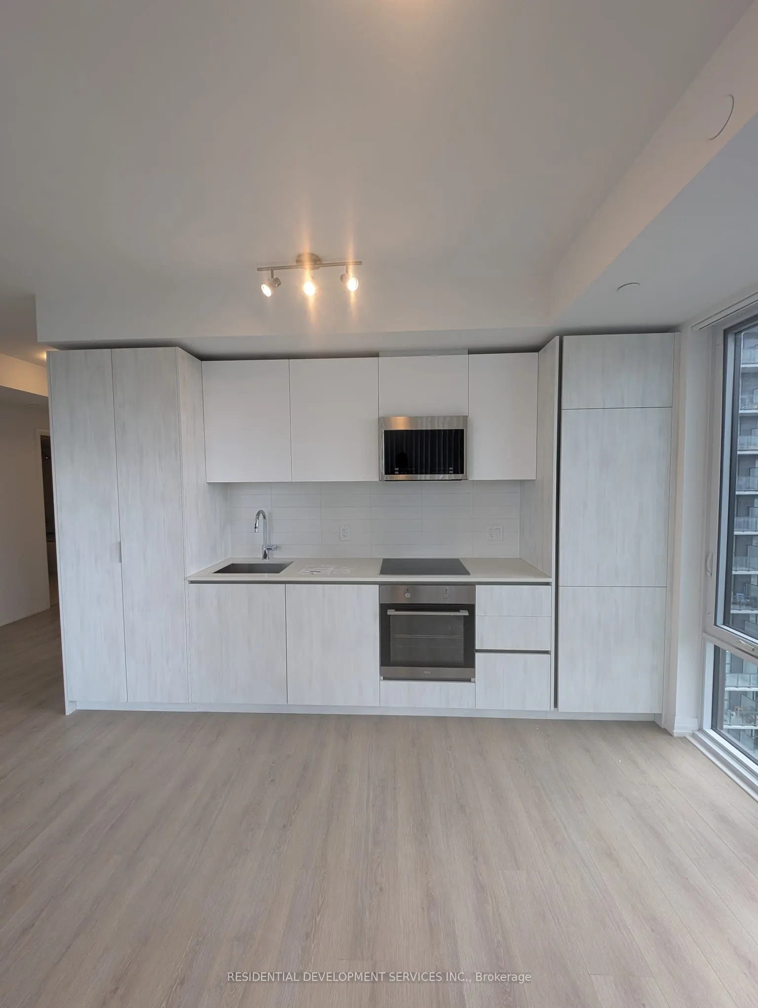 28 Widmer Street, #3825