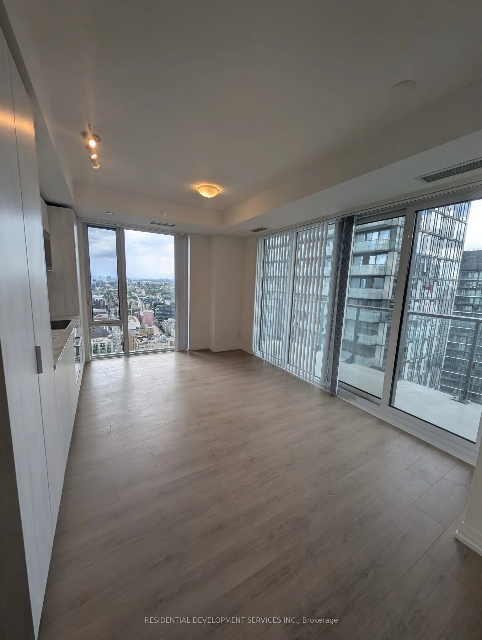28 Widmer Street, #3825