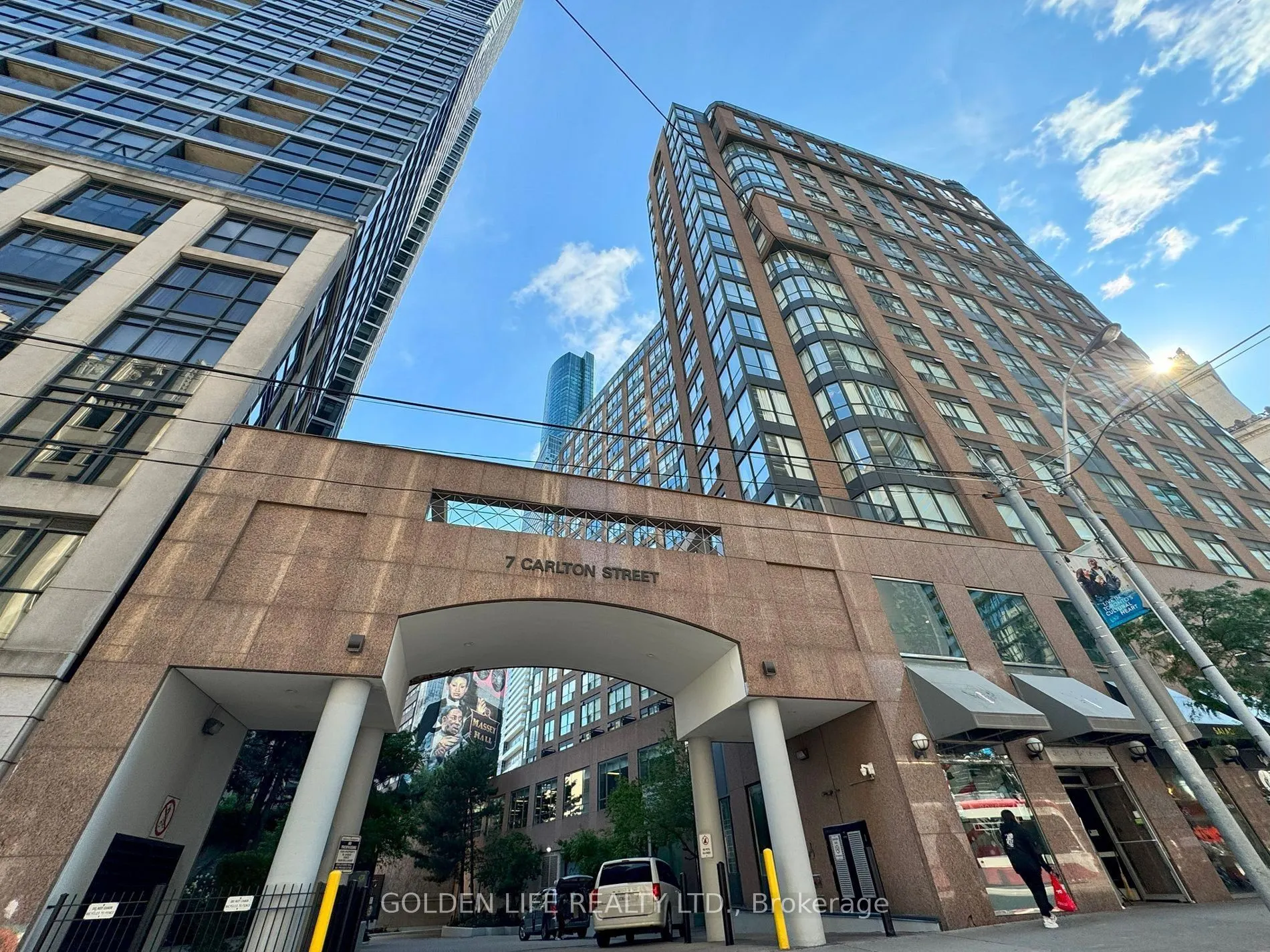 7 Carlton Street, #1010