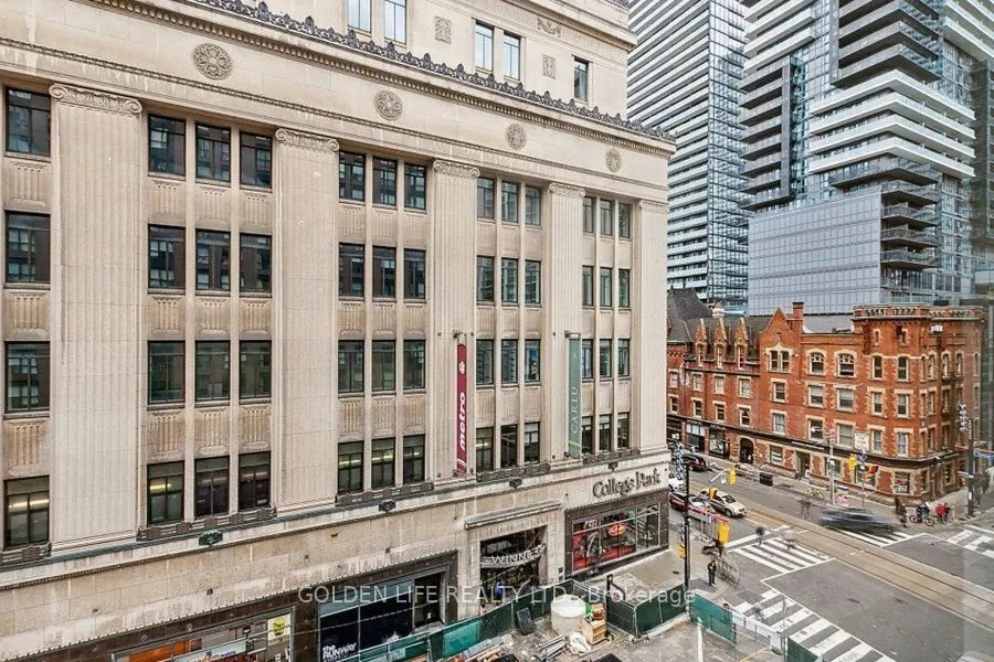 7 Carlton Street, #1010