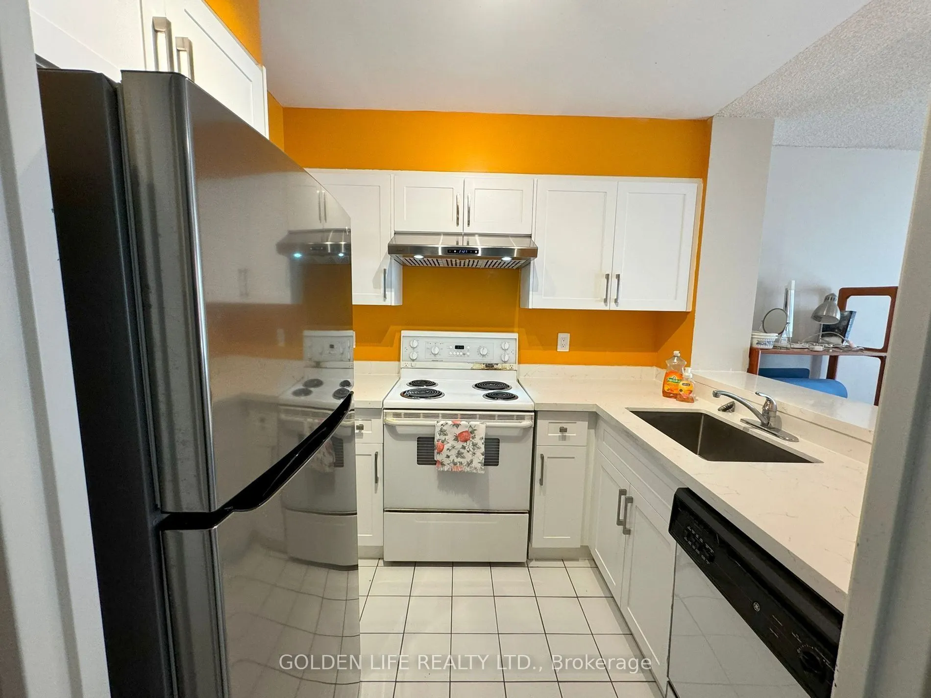 7 Carlton Street, #1010