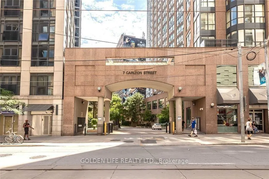 7 Carlton Street, #1010