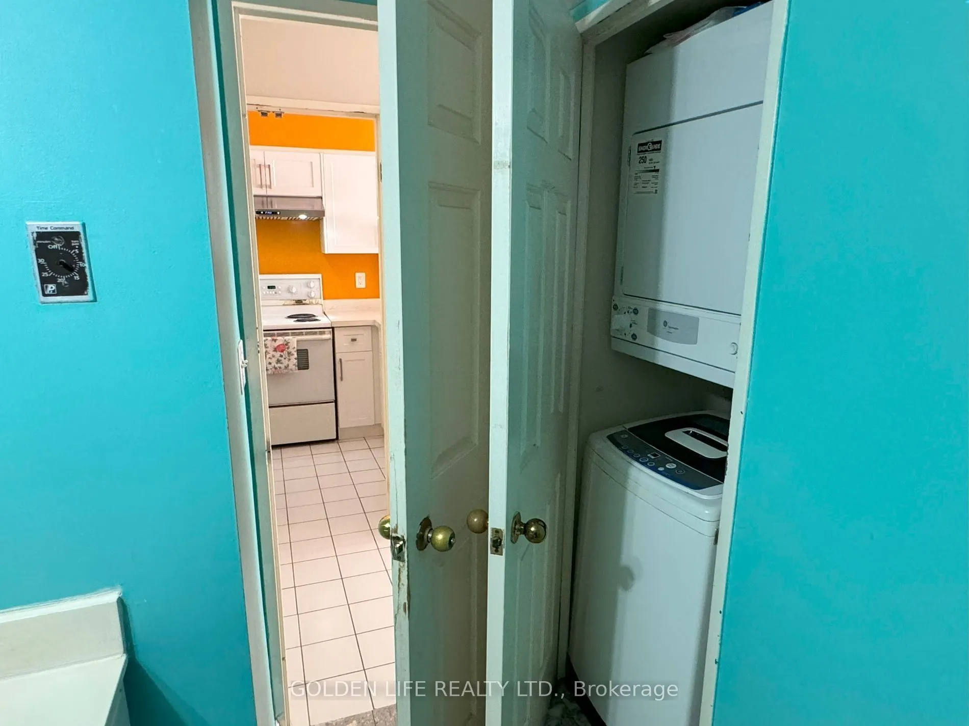 7 Carlton Street, #1010