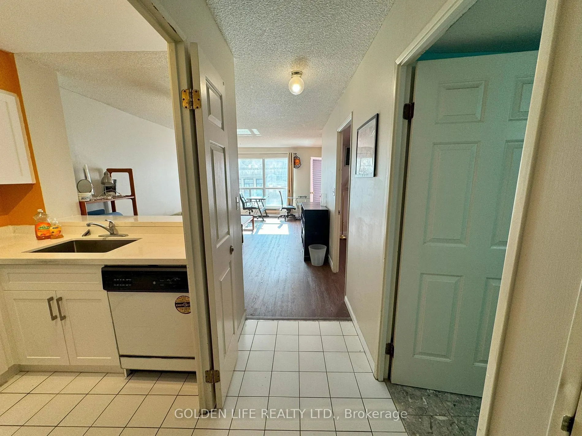 7 Carlton Street, #1010