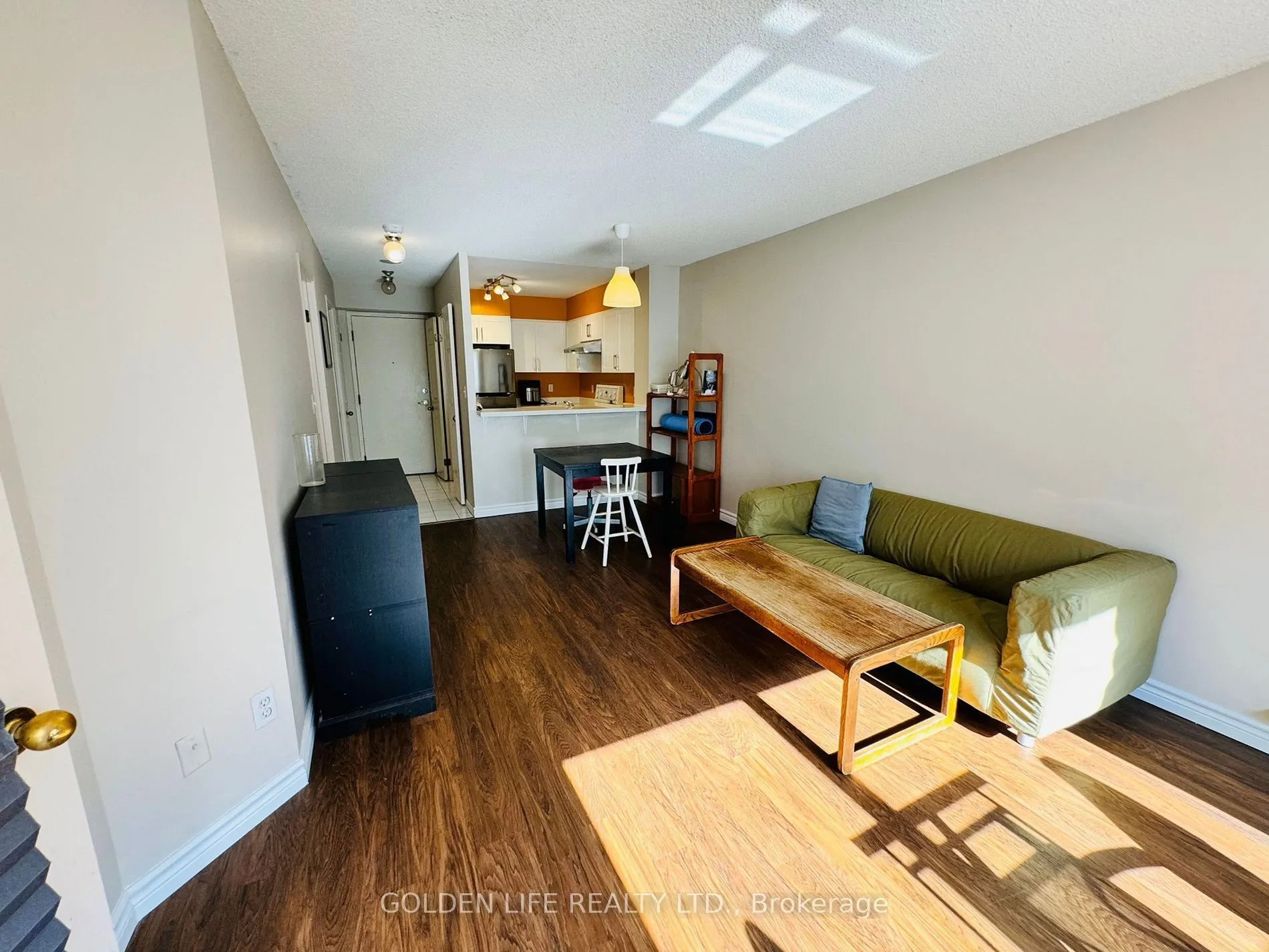 7 Carlton Street, #1010