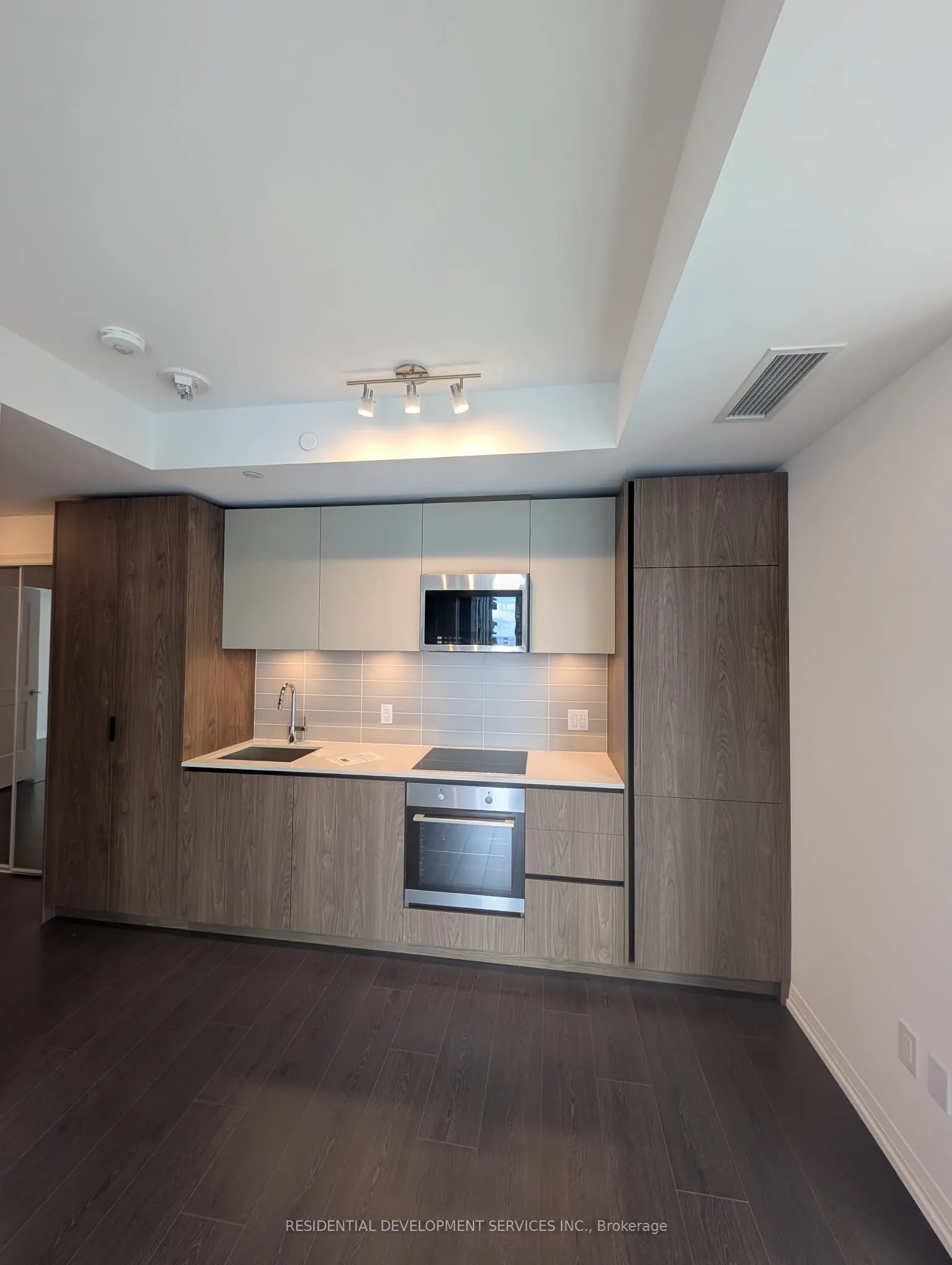 28 Widmer Street, #2729