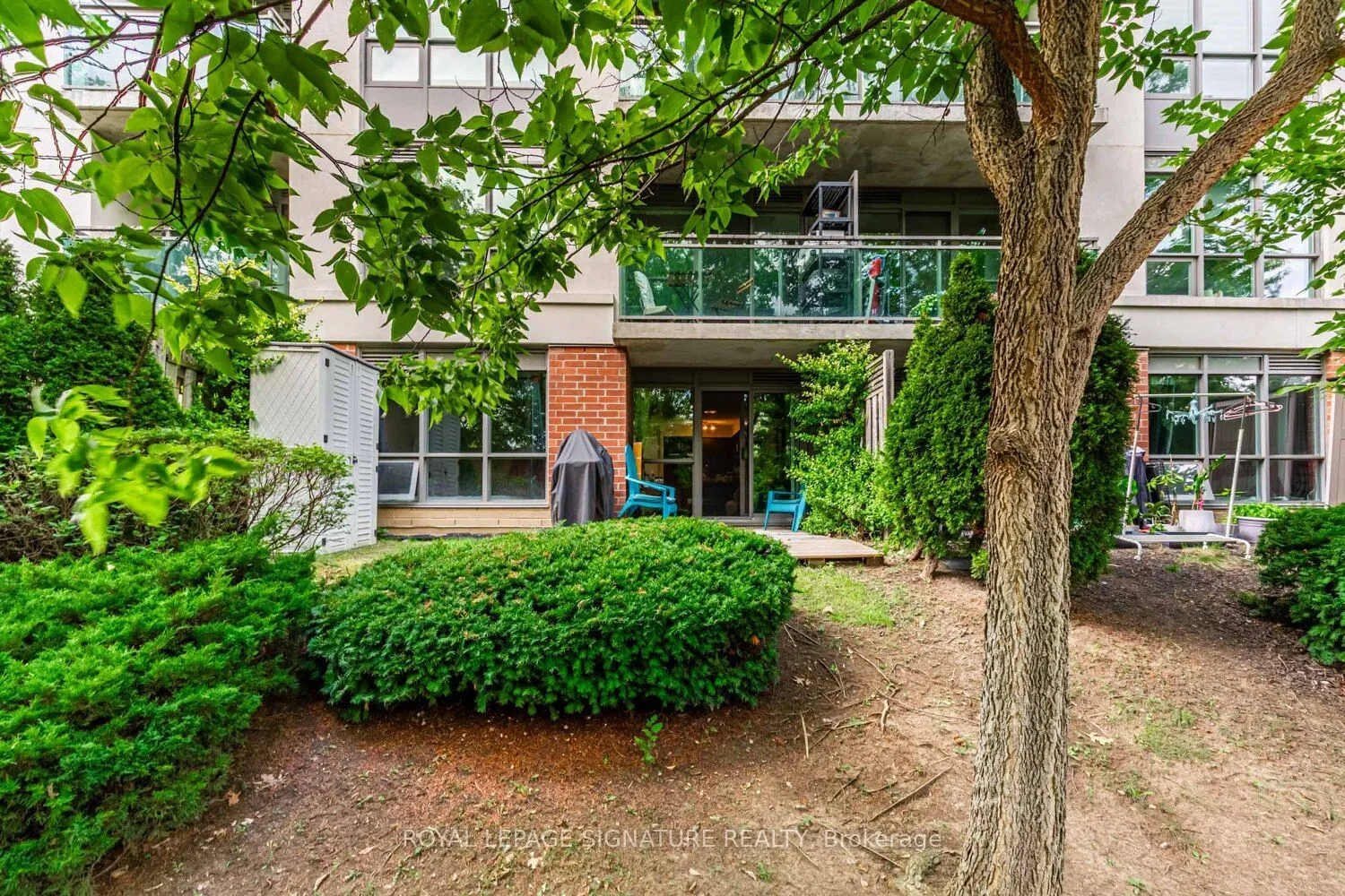 120 Dallimore Circle, #221