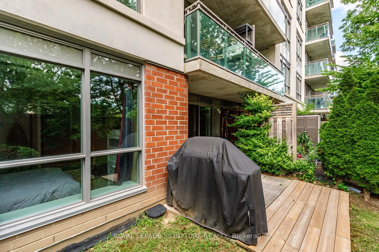120 Dallimore Circle, #221