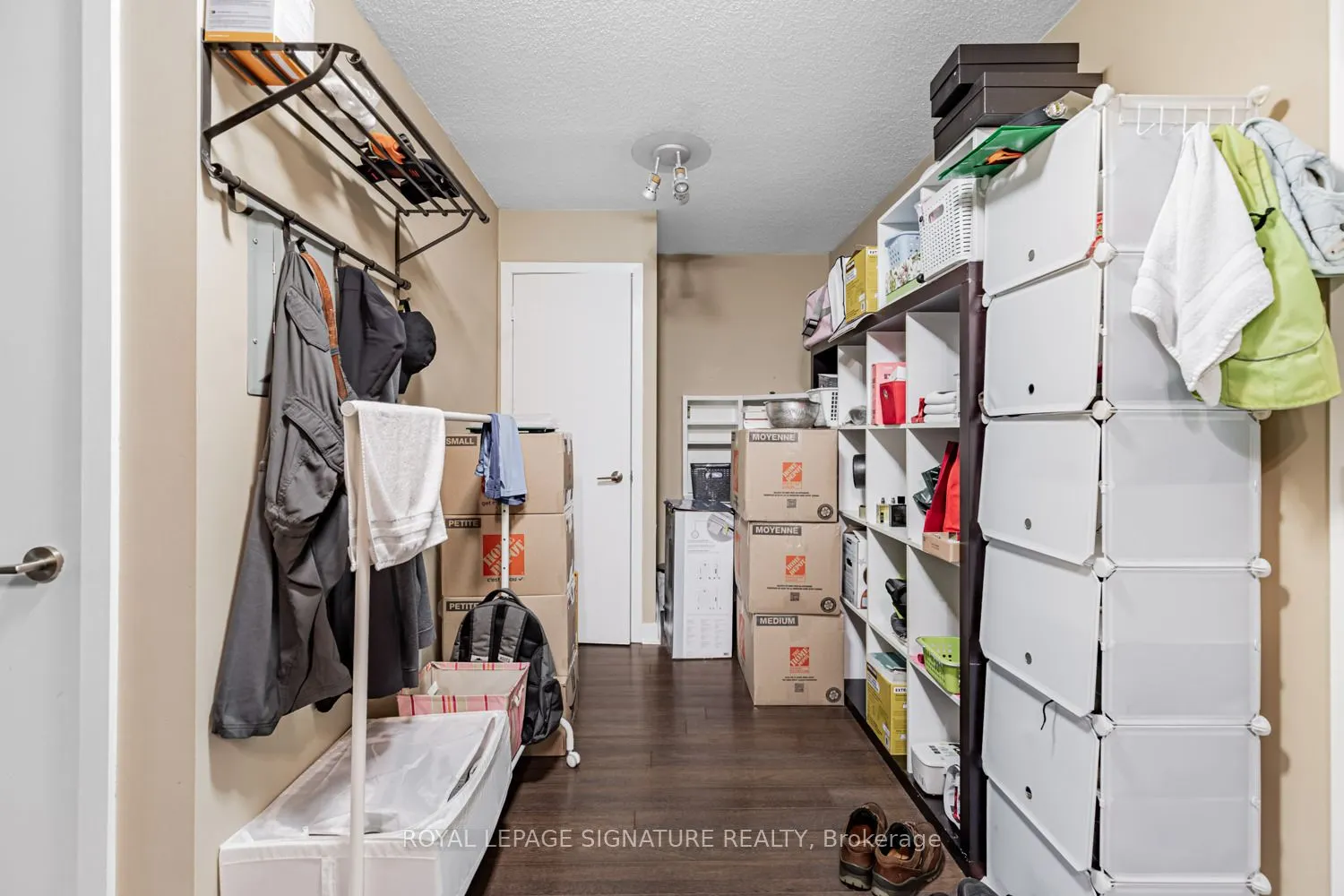 120 Dallimore Circle, #221