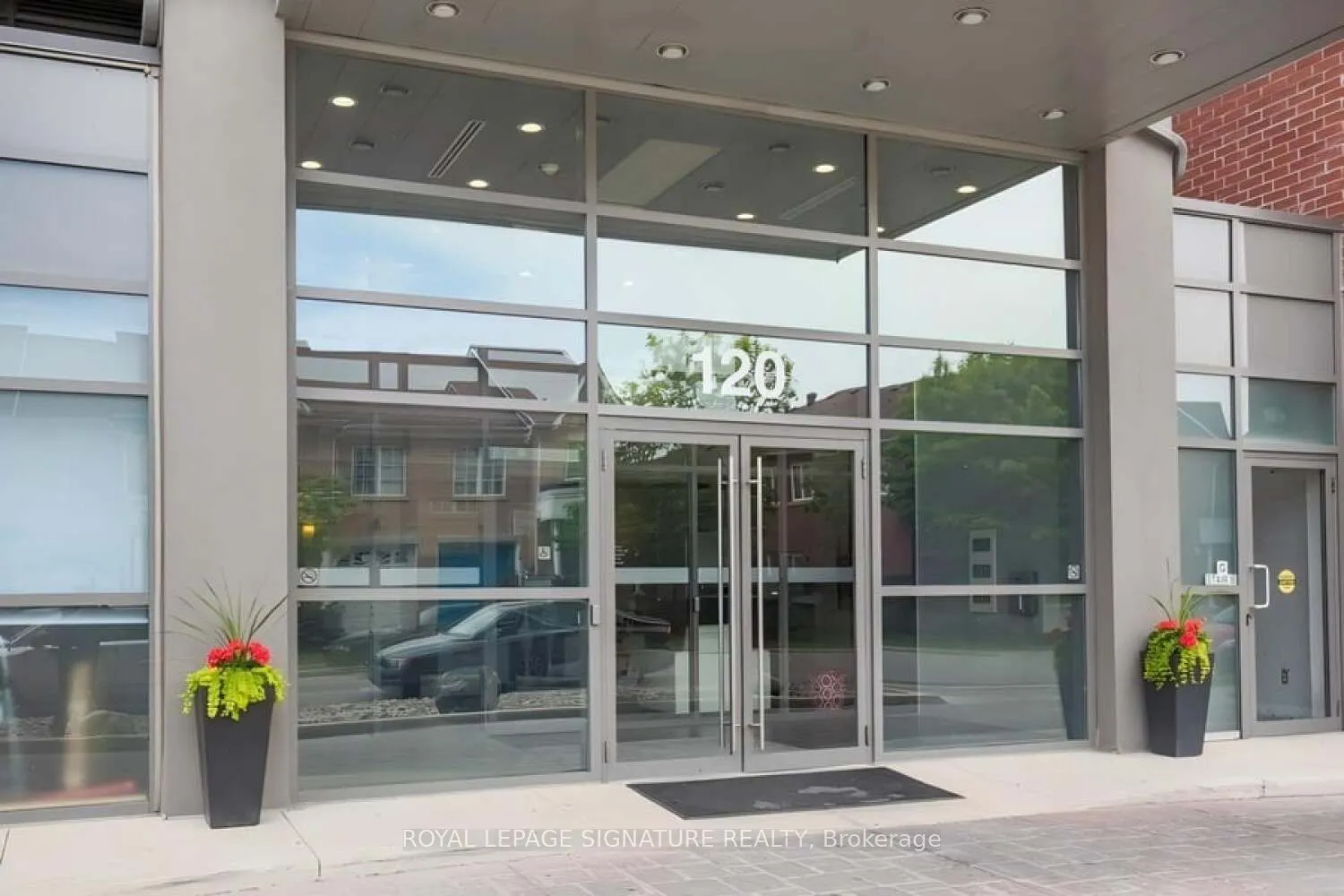 120 Dallimore Circle, #221