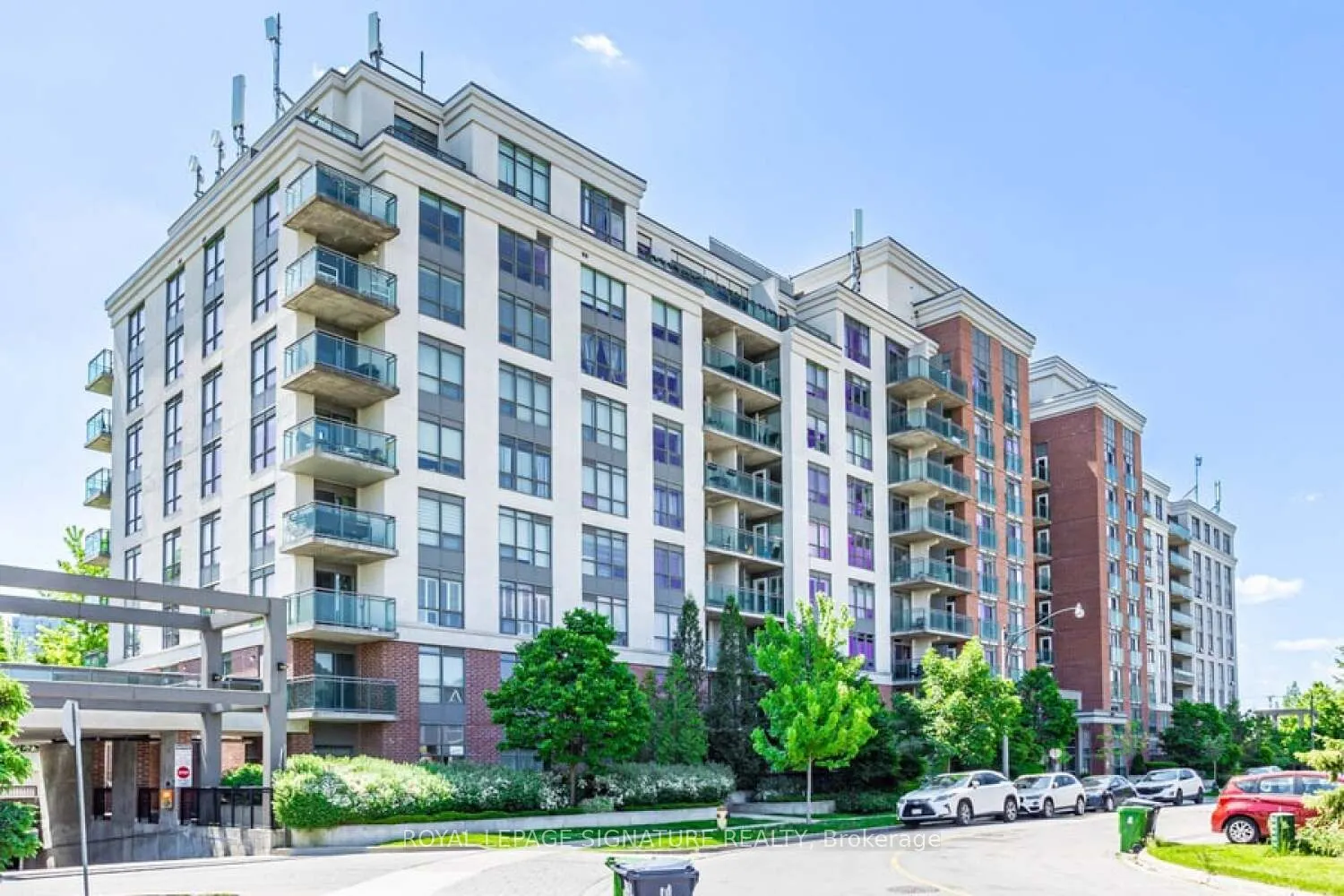 120 Dallimore Circle, #221