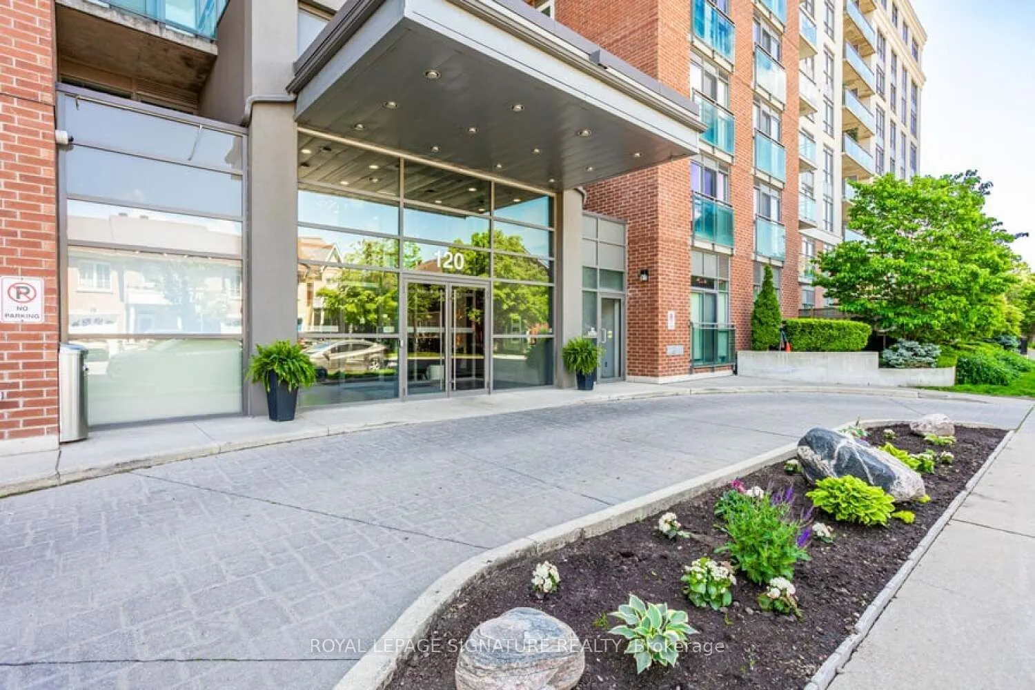 120 Dallimore Circle, #221