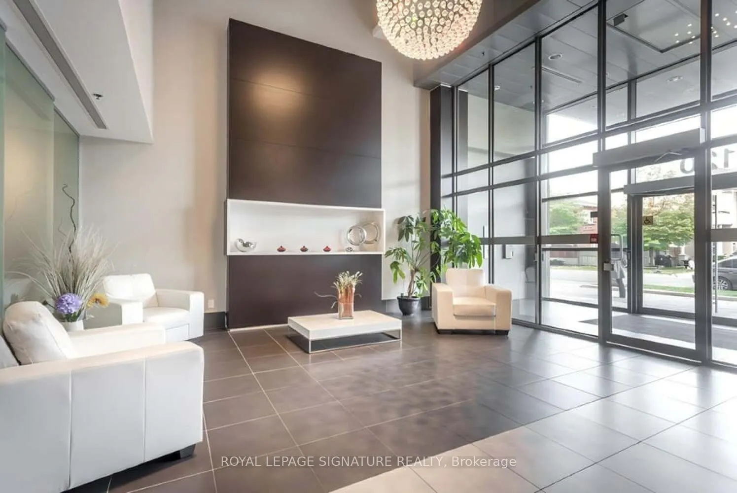 120 Dallimore Circle, #221
