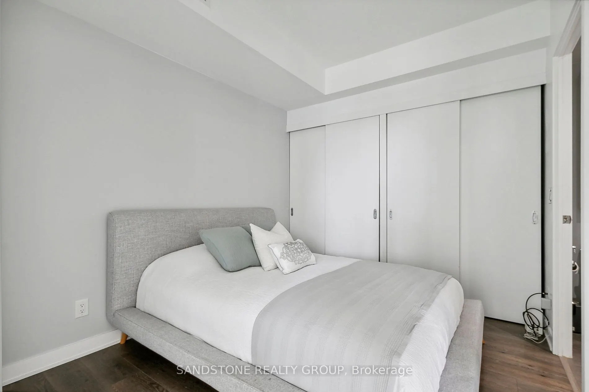 110 Charles Street E, #2604