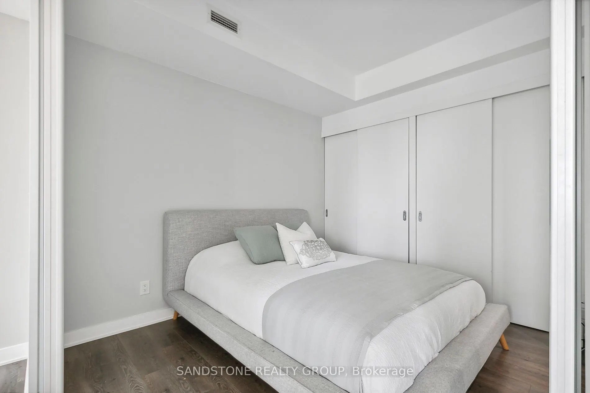 110 Charles Street E, #2604