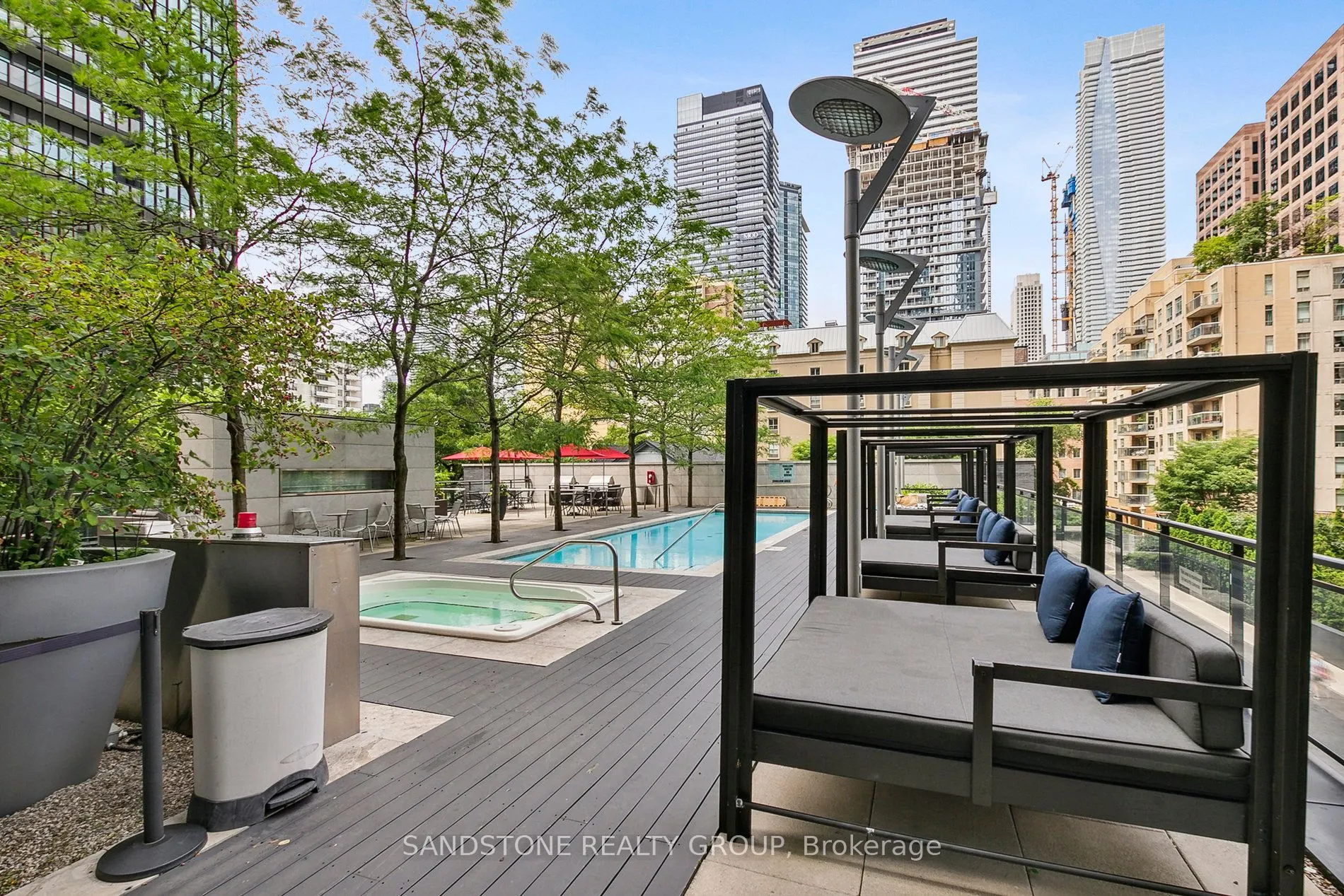 110 Charles Street E, #2604