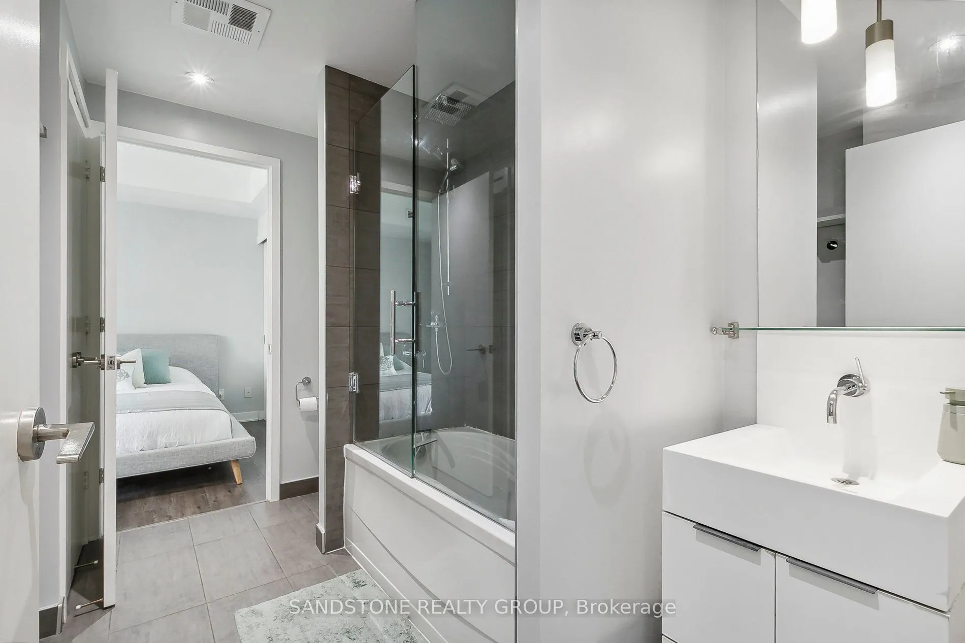 110 Charles Street E, #2604