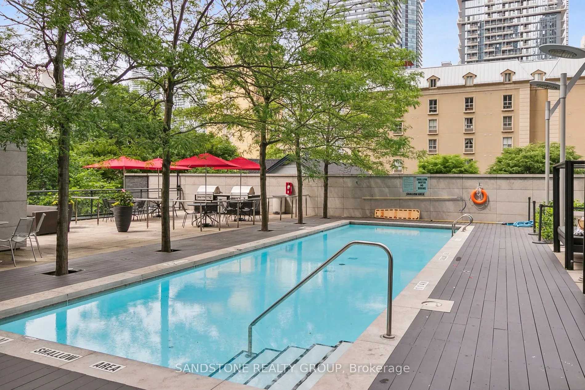 110 Charles Street E, #2604