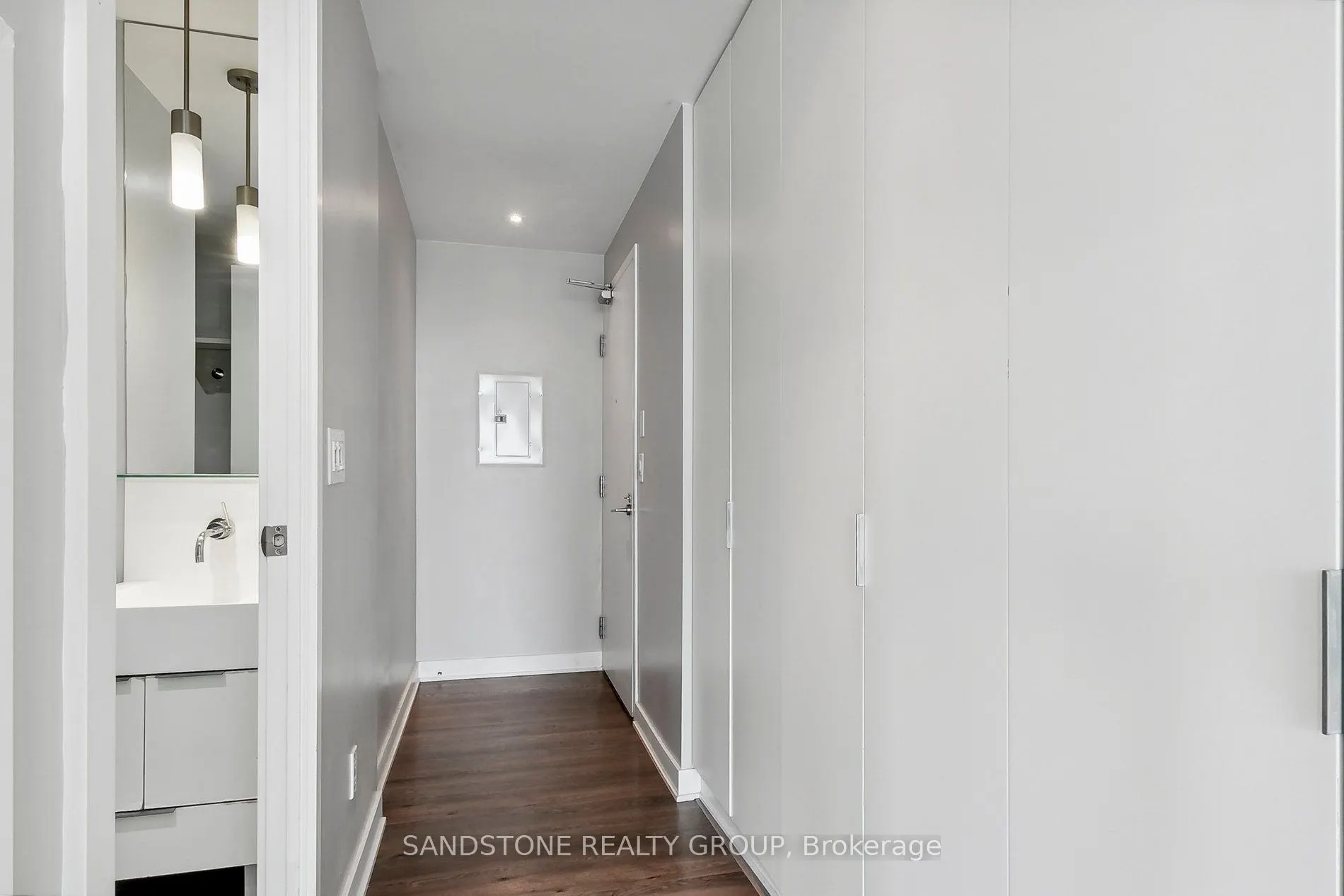 110 Charles Street E, #2604
