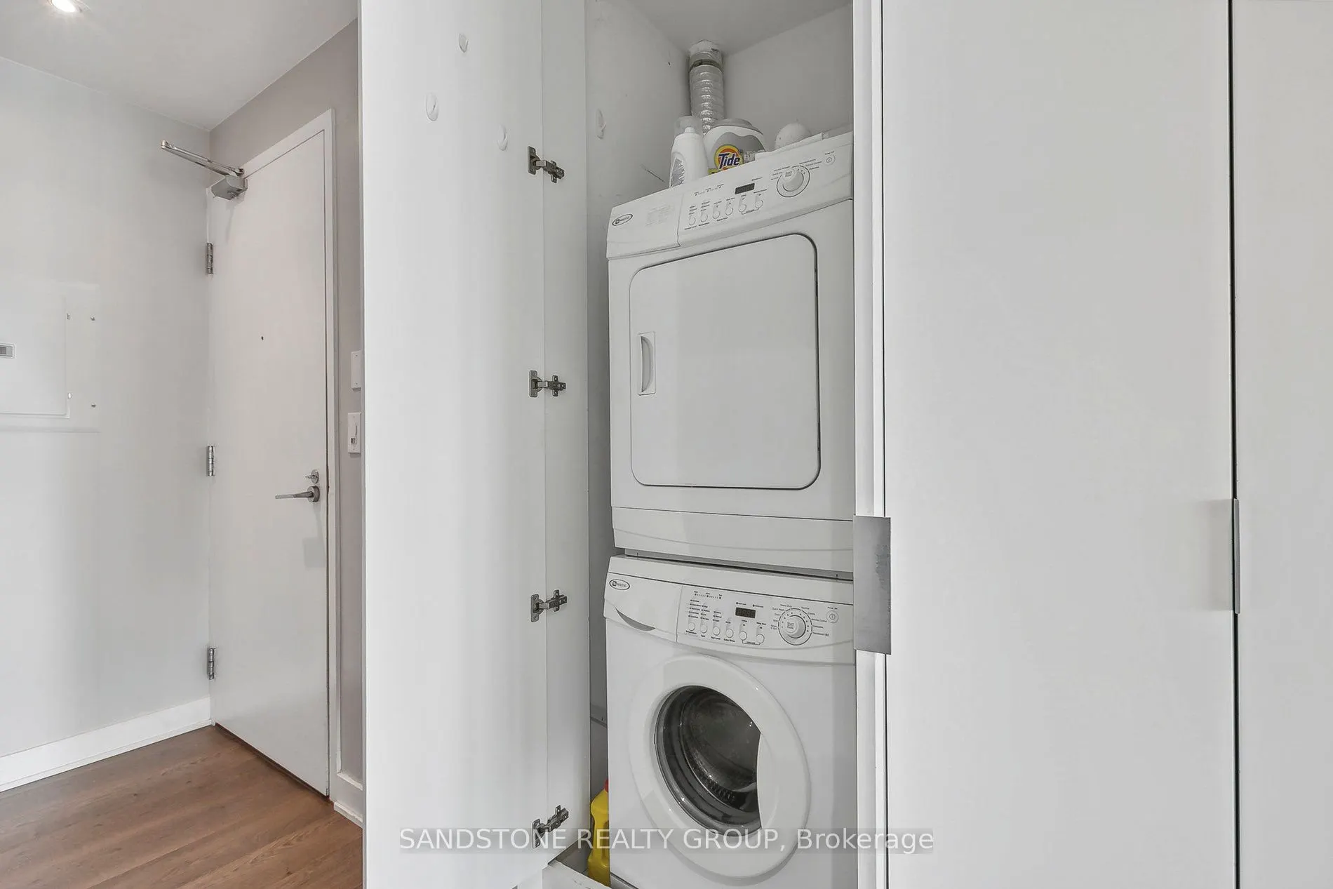 110 Charles Street E, #2604